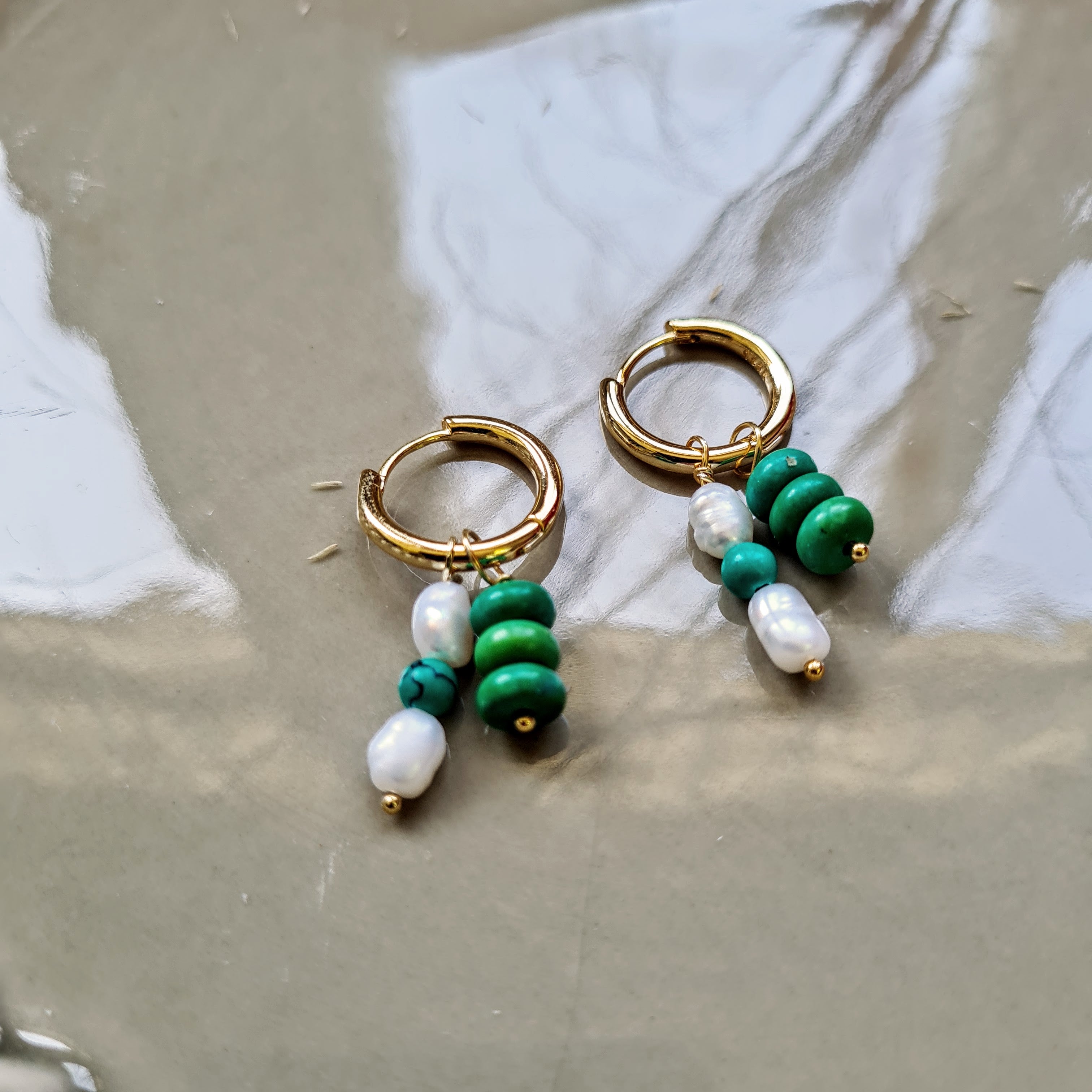 Oorringen Green Dreams, chrysocolla, parel