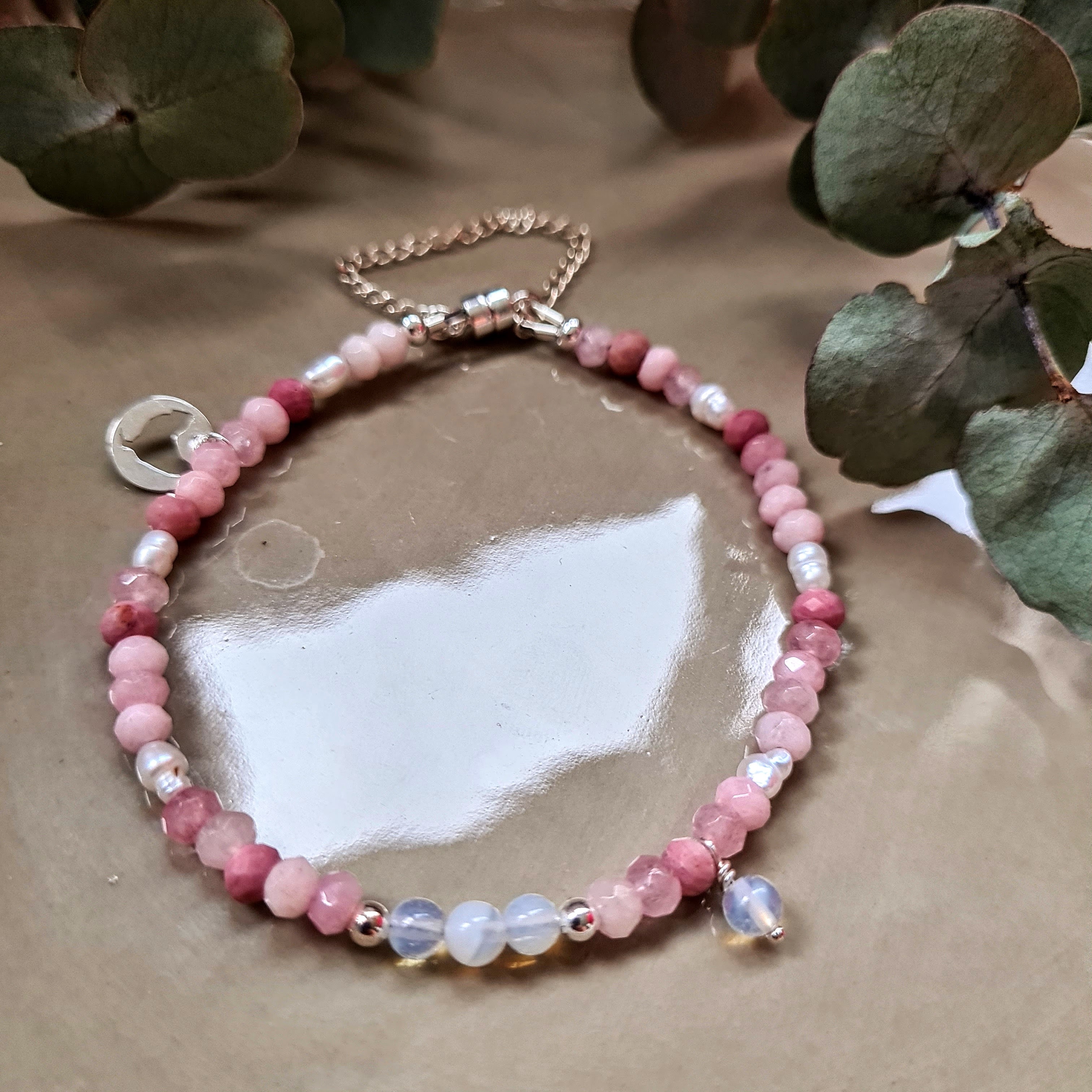 Armband Pink Blossom, jade, parel, maansteen, rhodoniet