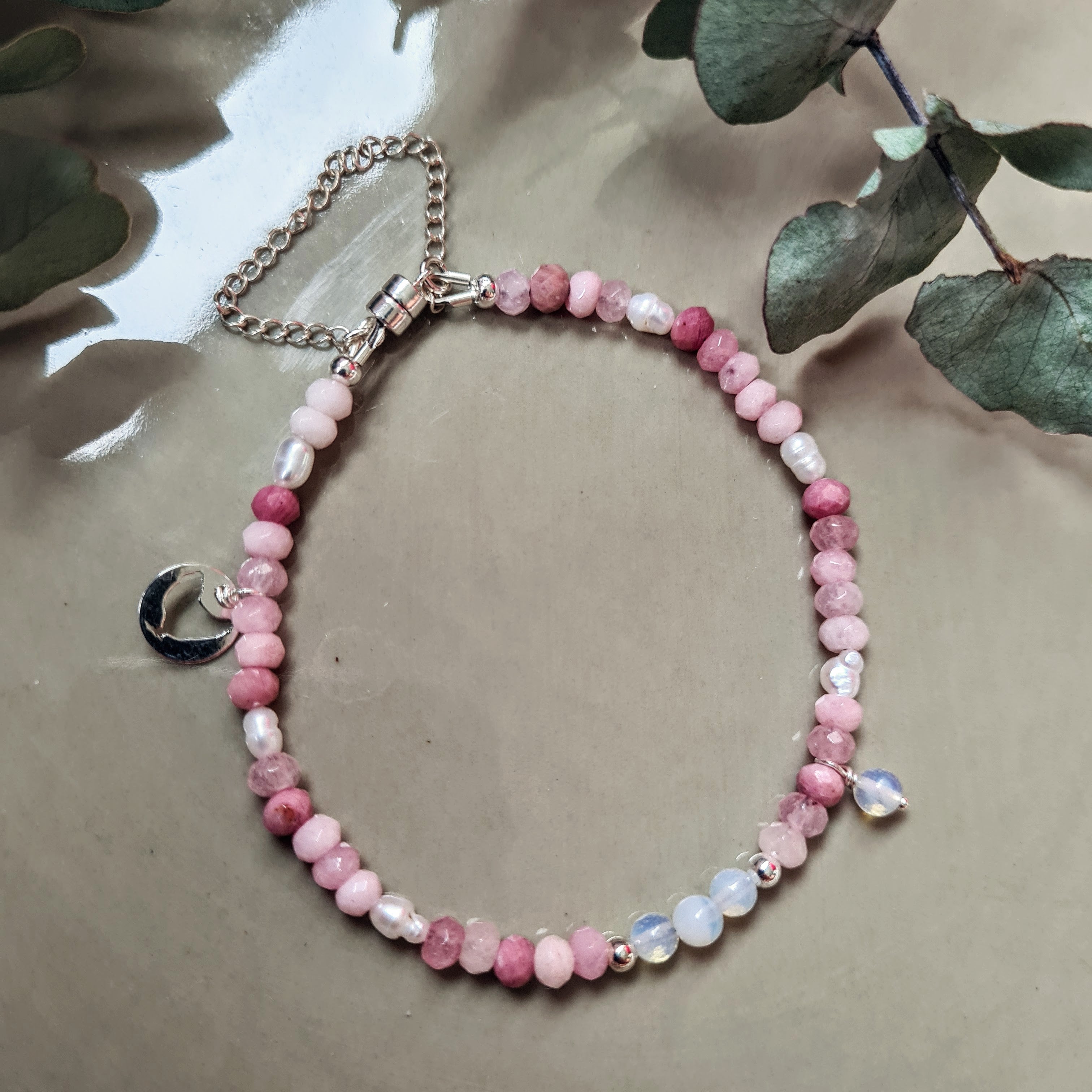 Armband Pink Blossom, jade, parel, maansteen, rhodoniet