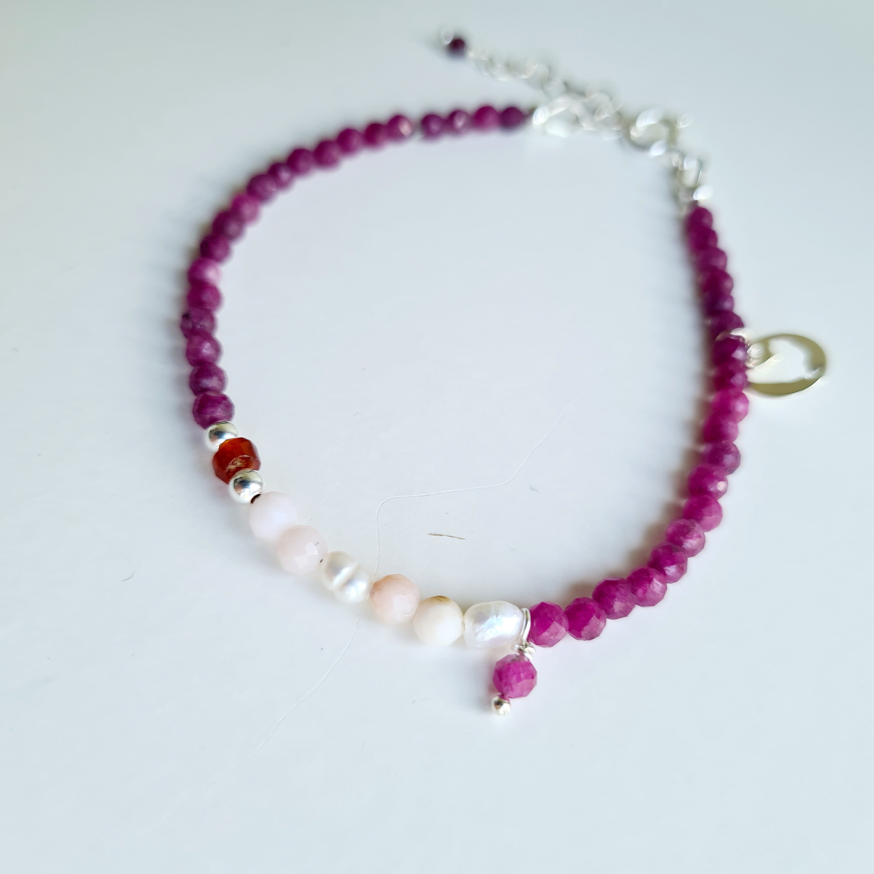 Armband She Knows, robijn, opaal, carneool