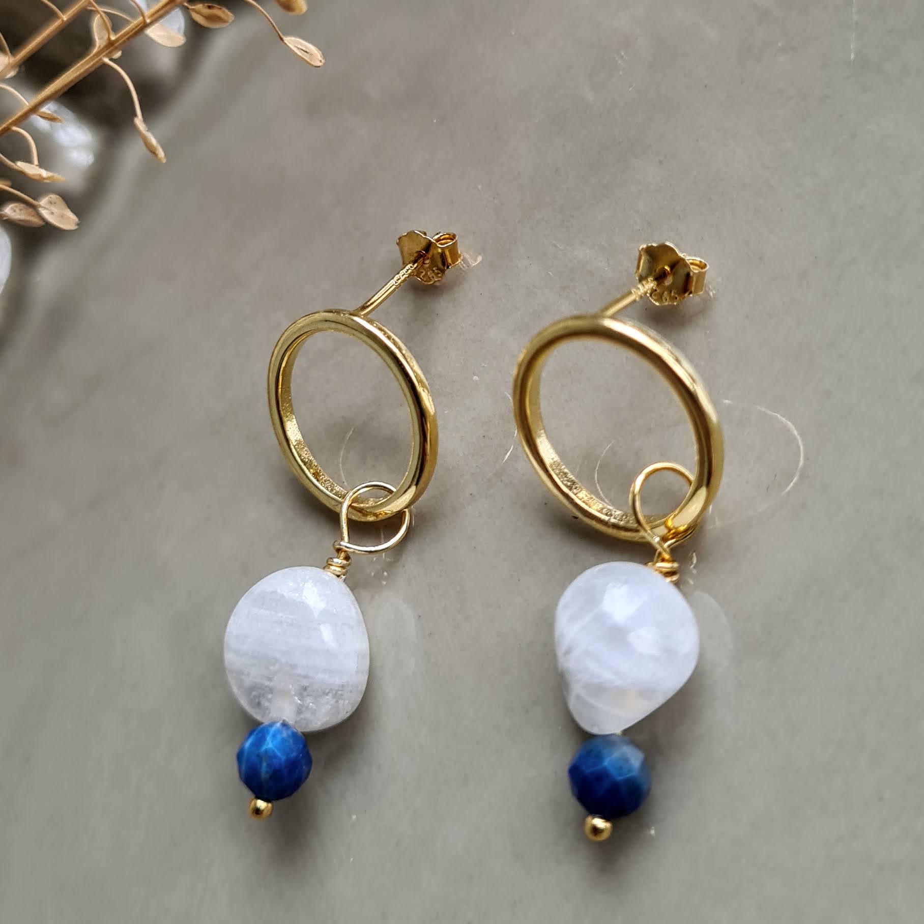Oorbellen Little Moon, maansteen, lapis lazuli