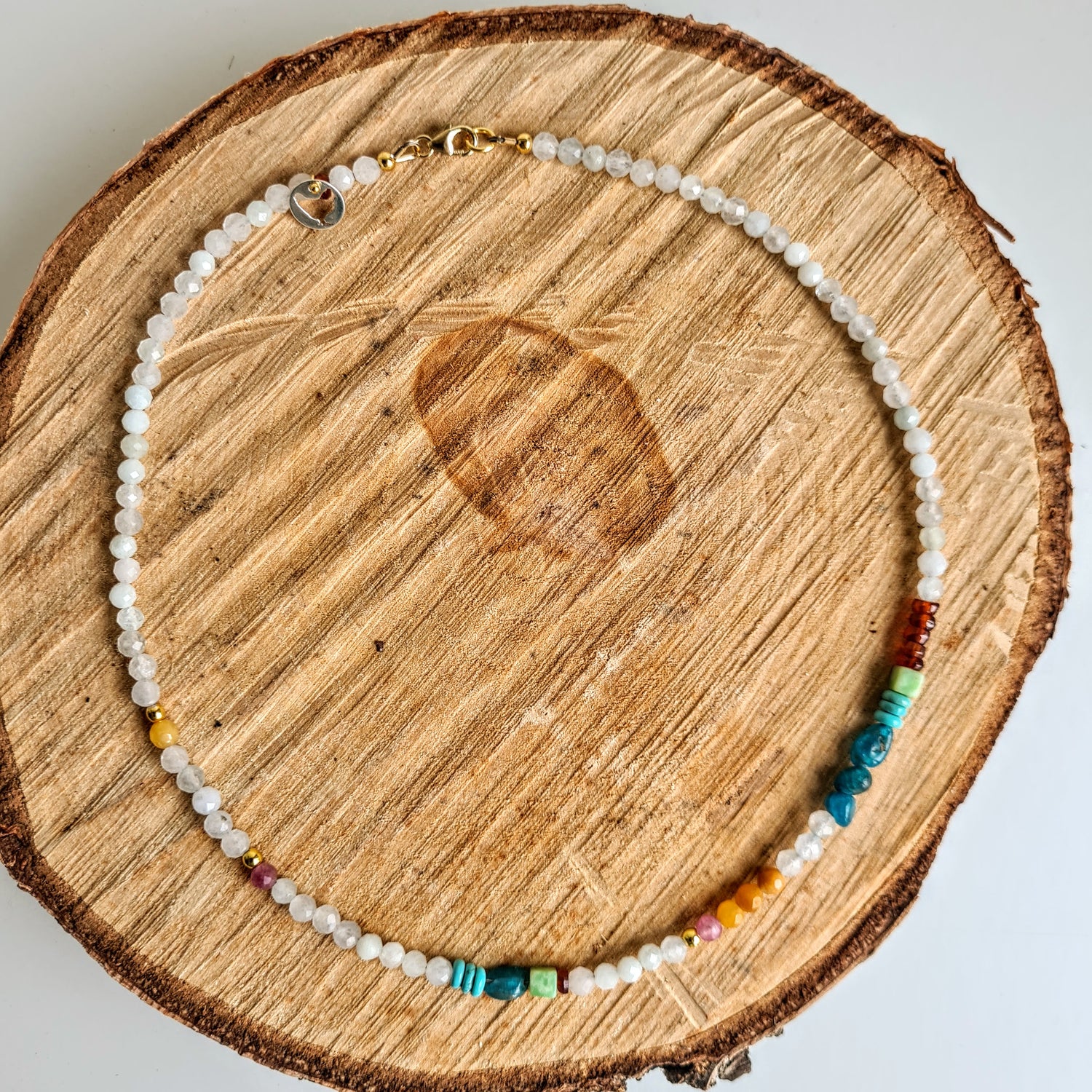 Ketting Soft Voice, aquamarijn, apatiet, carneool, toermalijn, jade