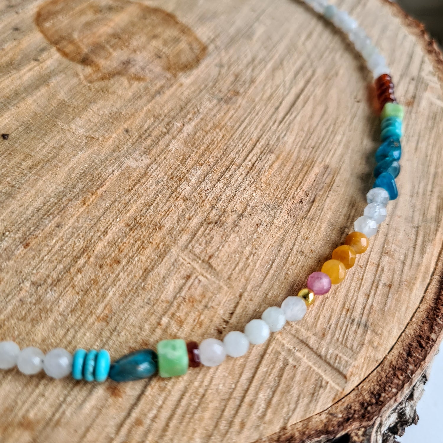 Ketting Soft Voice, aquamarijn, apatiet, carneool, toermalijn, jade