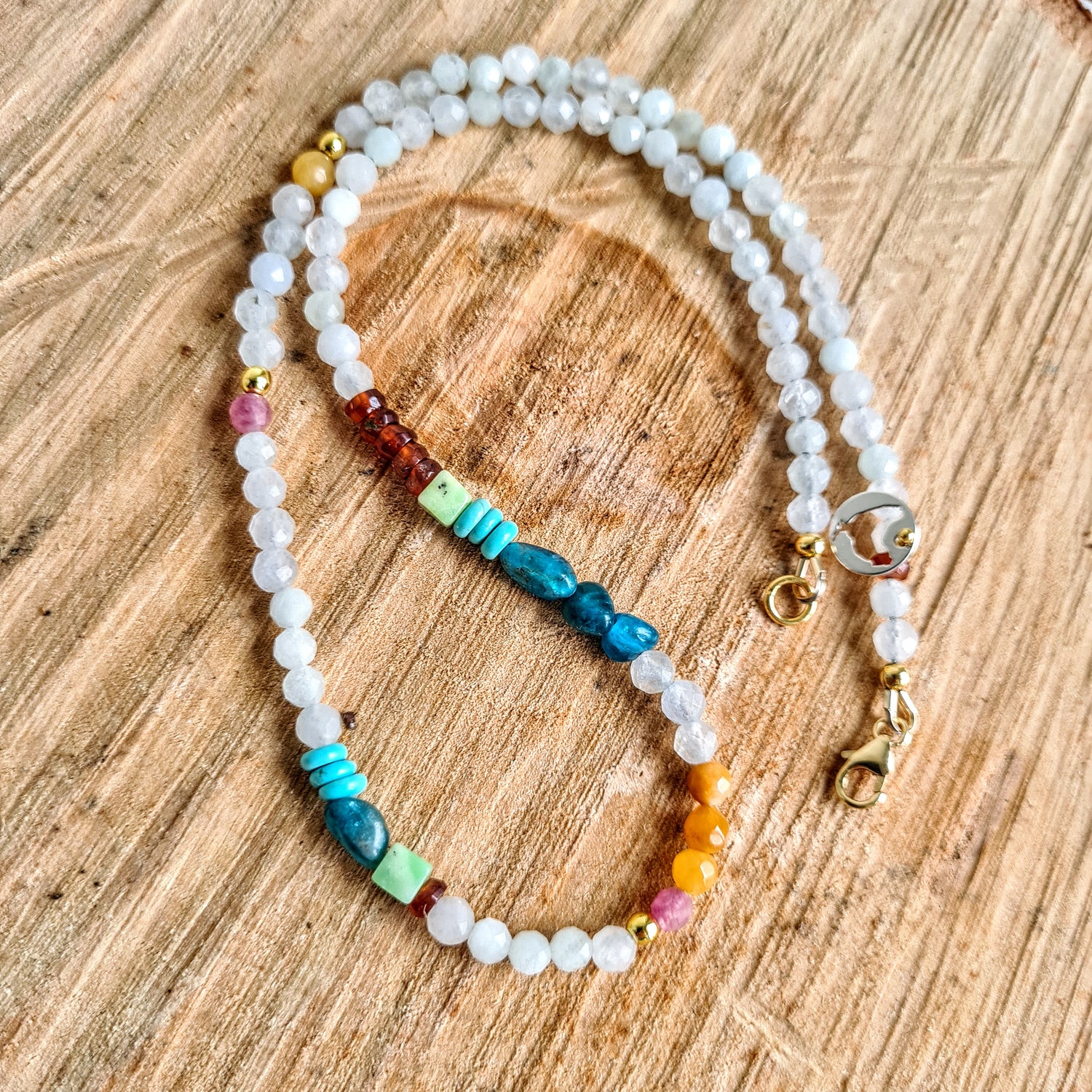 Ketting Soft Voice, aquamarijn, apatiet, carneool, toermalijn, jade