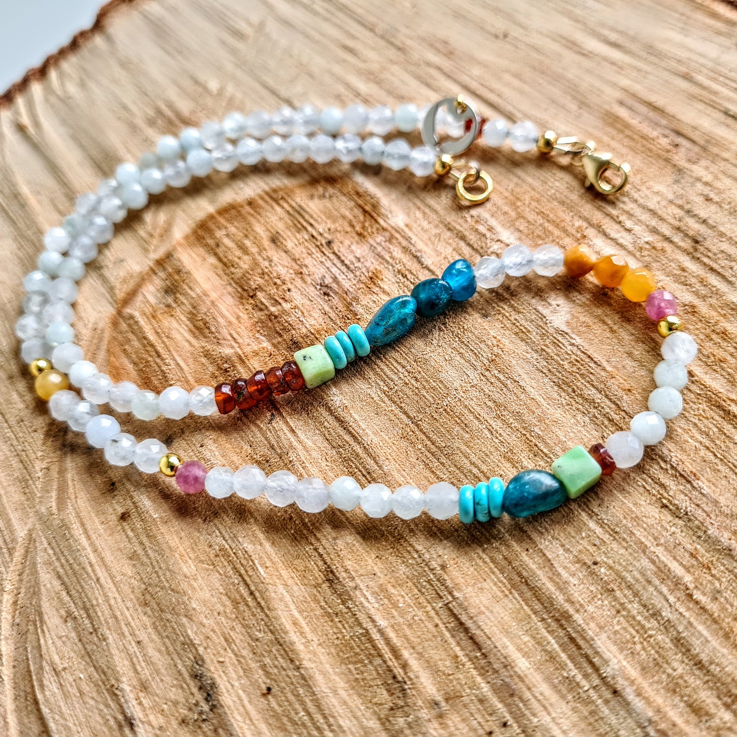 Ketting Soft Voice, aquamarijn, apatiet, carneool, toermalijn, jade