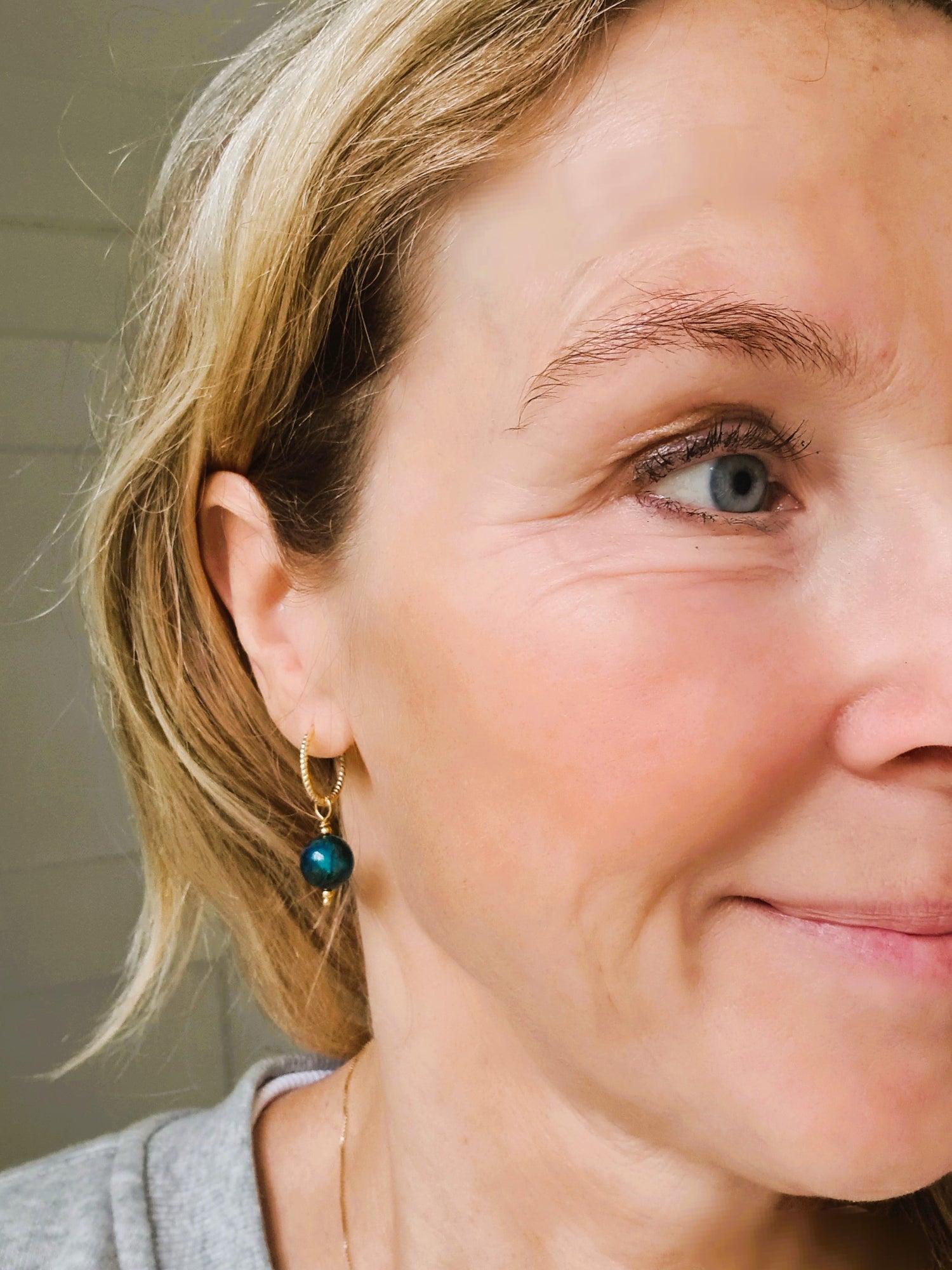 Oorbellen True Paradise, gekleurd blauw-groen tijgeroog