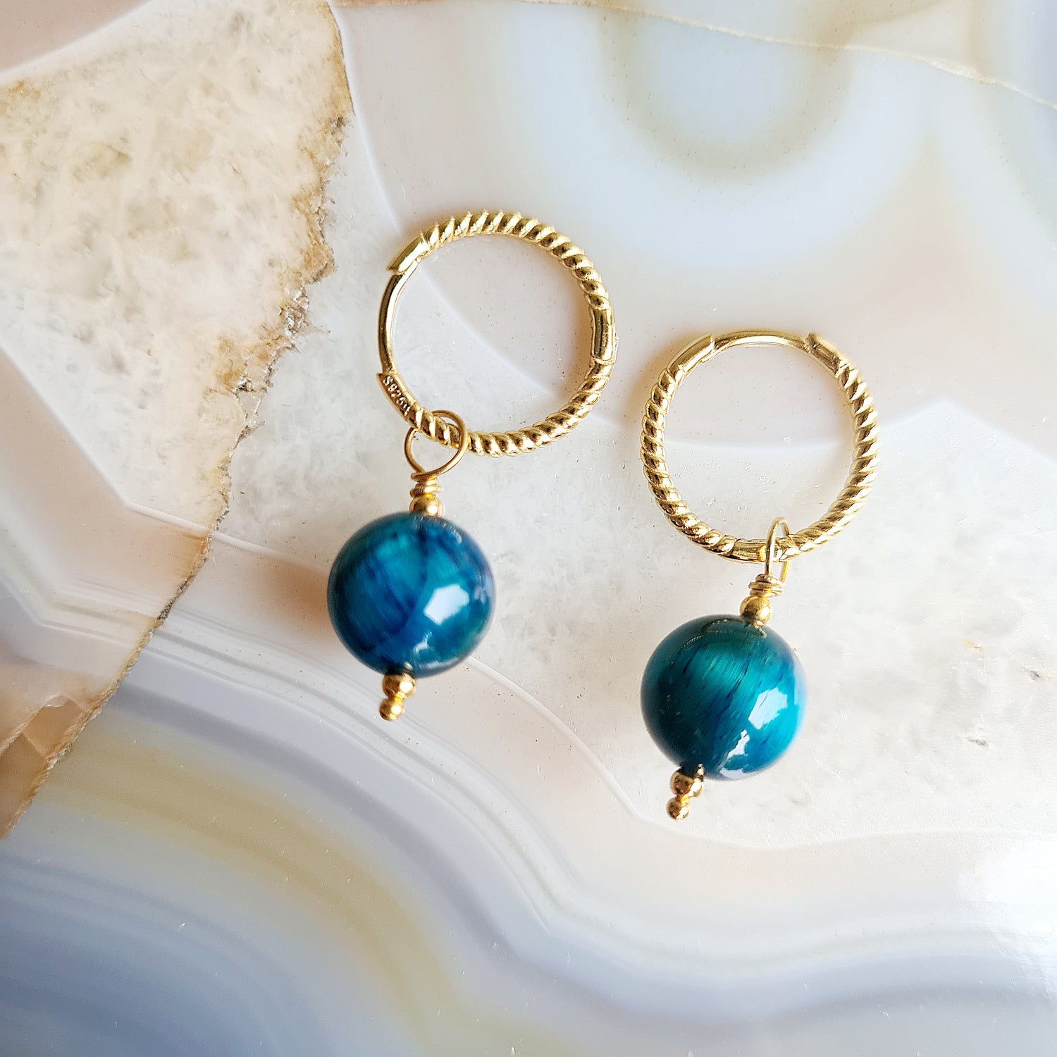 Oorbellen True Paradise, gekleurd blauw-groen tijgeroog