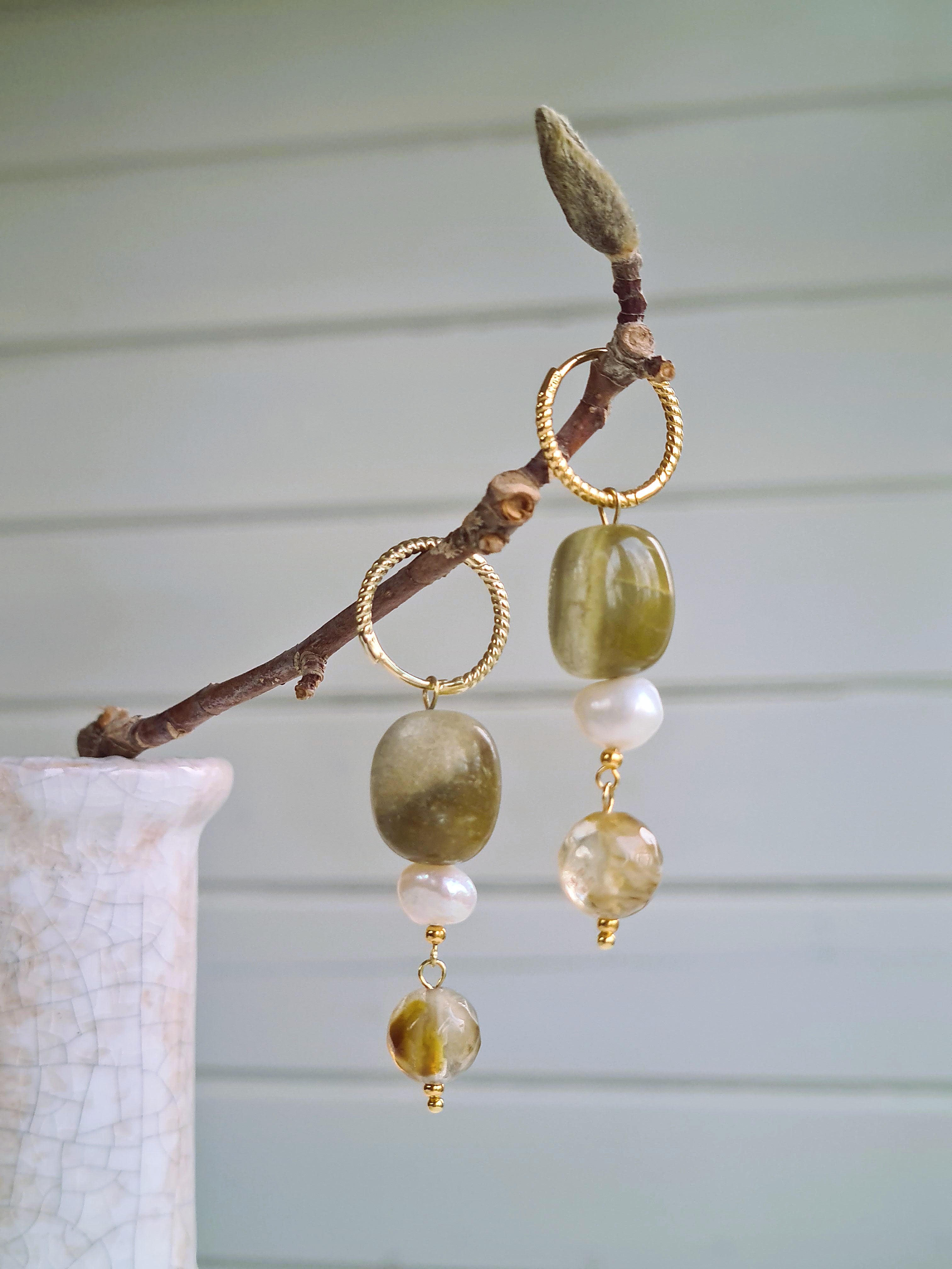 Oorbellen Green Olives, groene opaal, toermalijn, parel