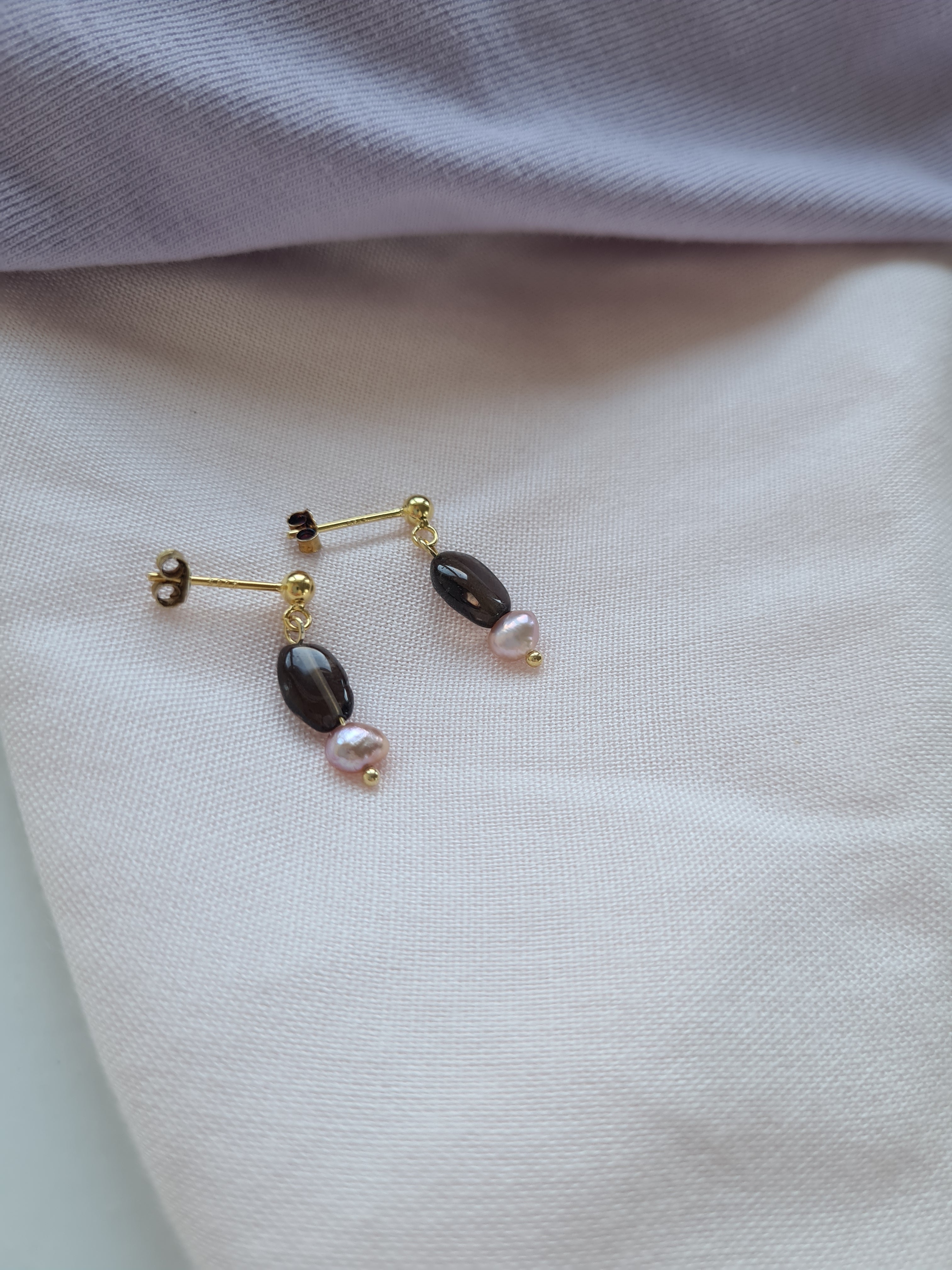 Oorbellen Earth, rookkwarts, lila parel