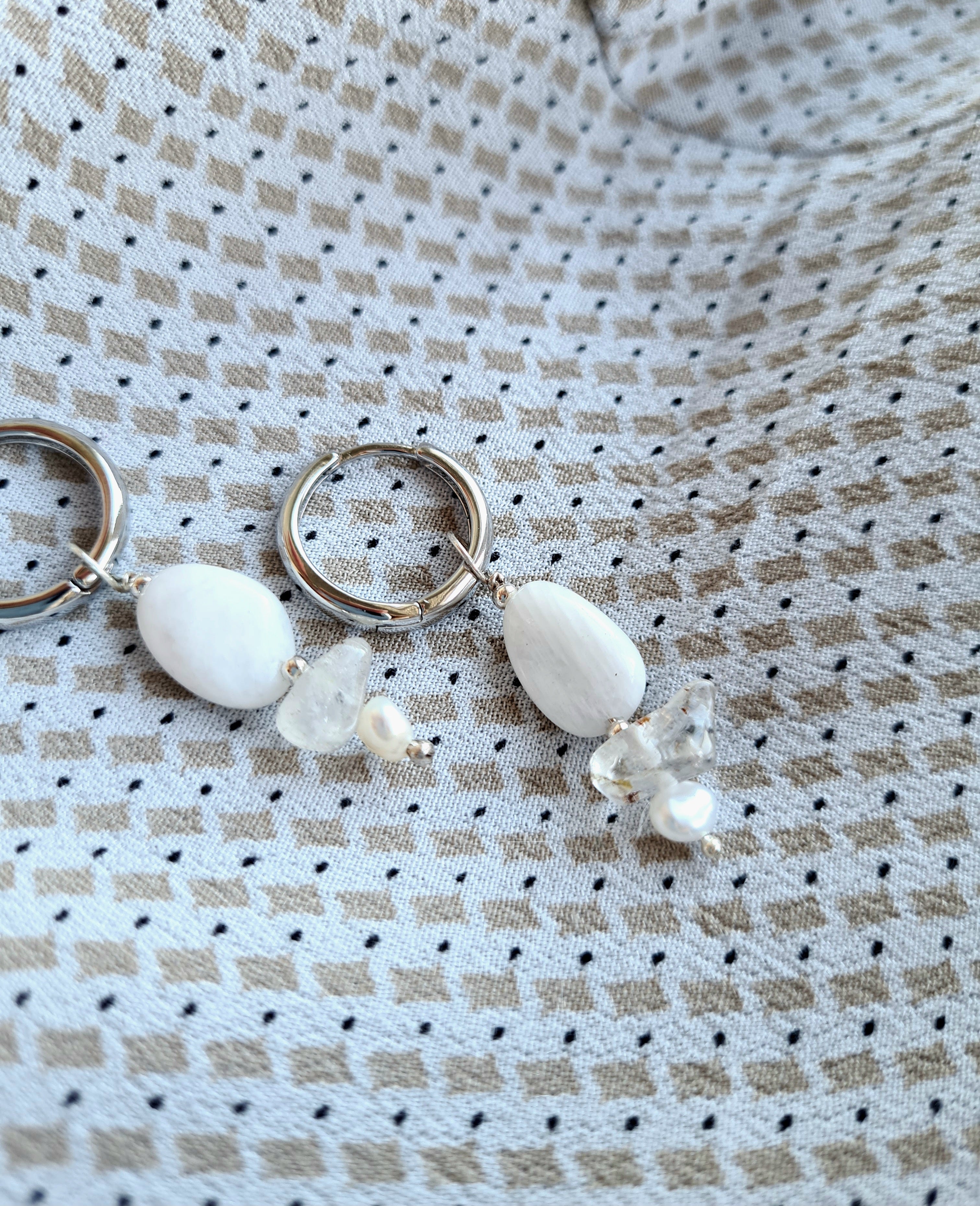 Oorbellen White Intuition, maansteen, bergkristal, parel