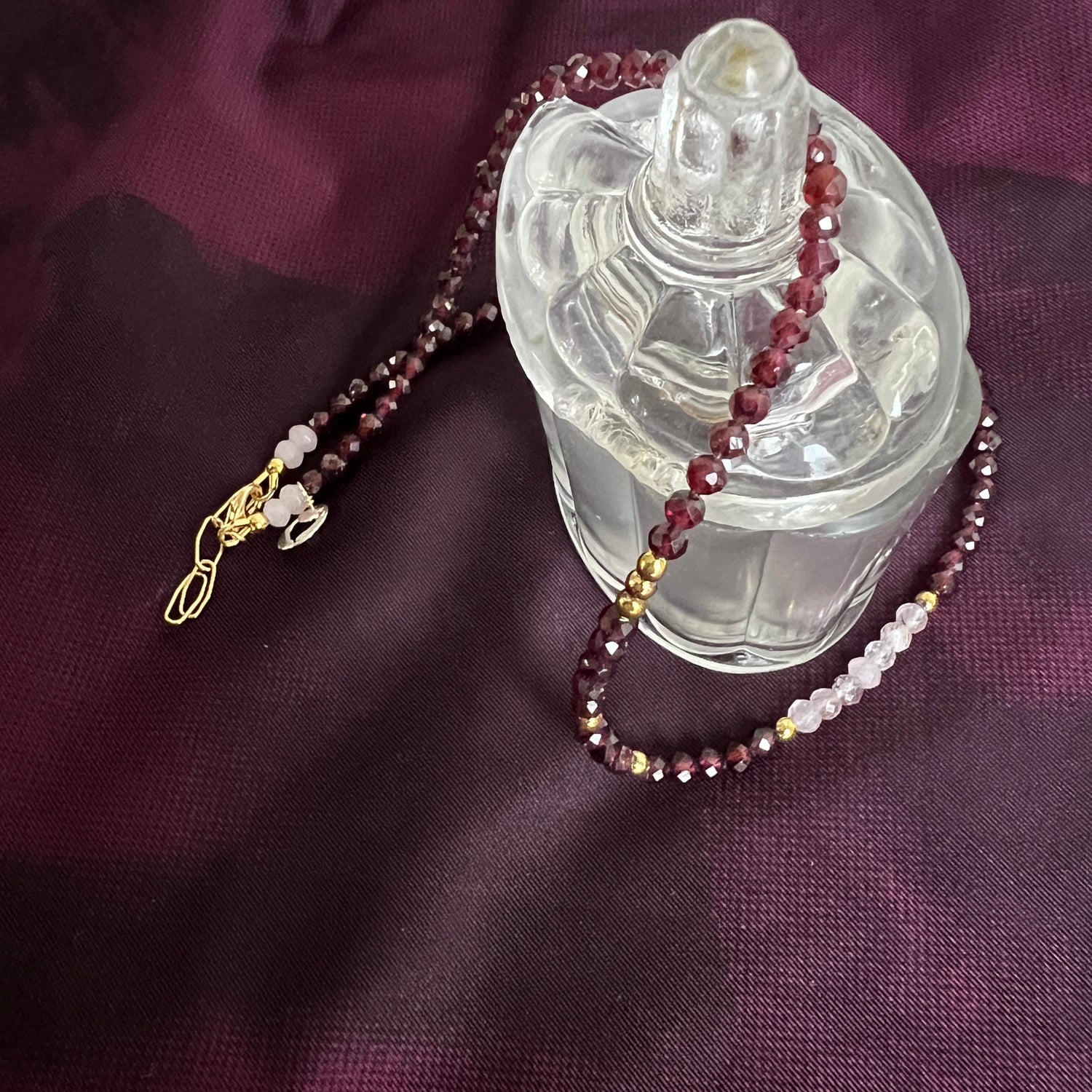 Ketting Kracht & Moed,  granaat en rozekwarts