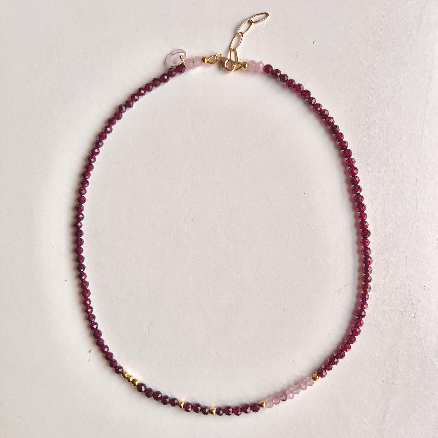 Ketting Kracht & Moed,  granaat en rozekwarts