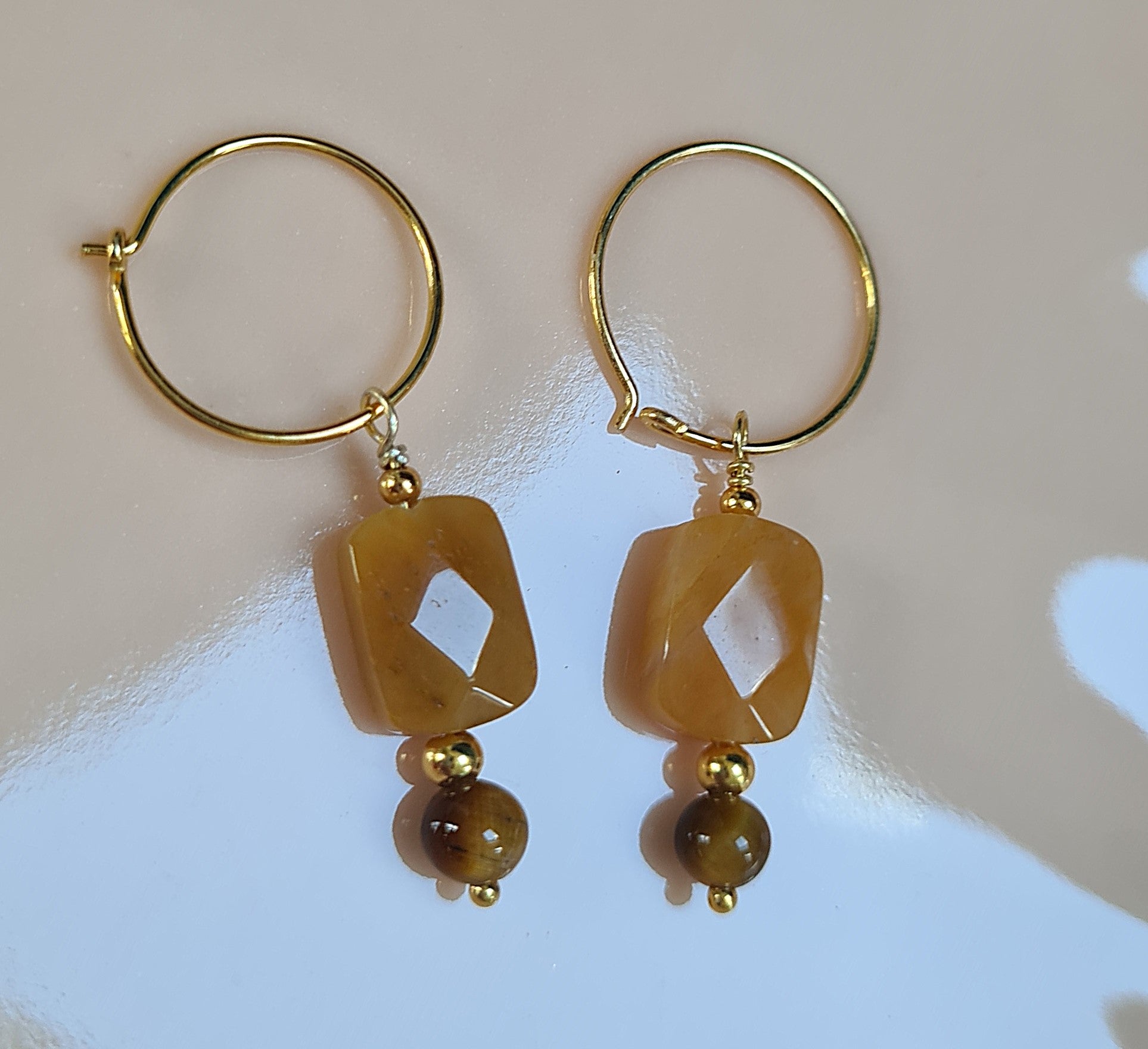 Oorbellen Bonne Chance, gele jade, gouden tijgeroog