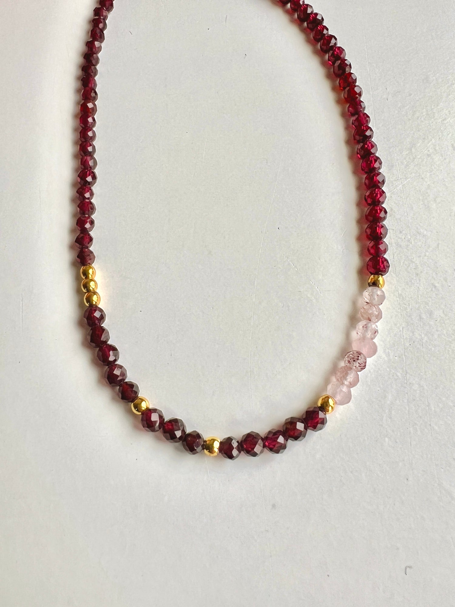 Ketting Kracht & Moed,  granaat en rozekwarts