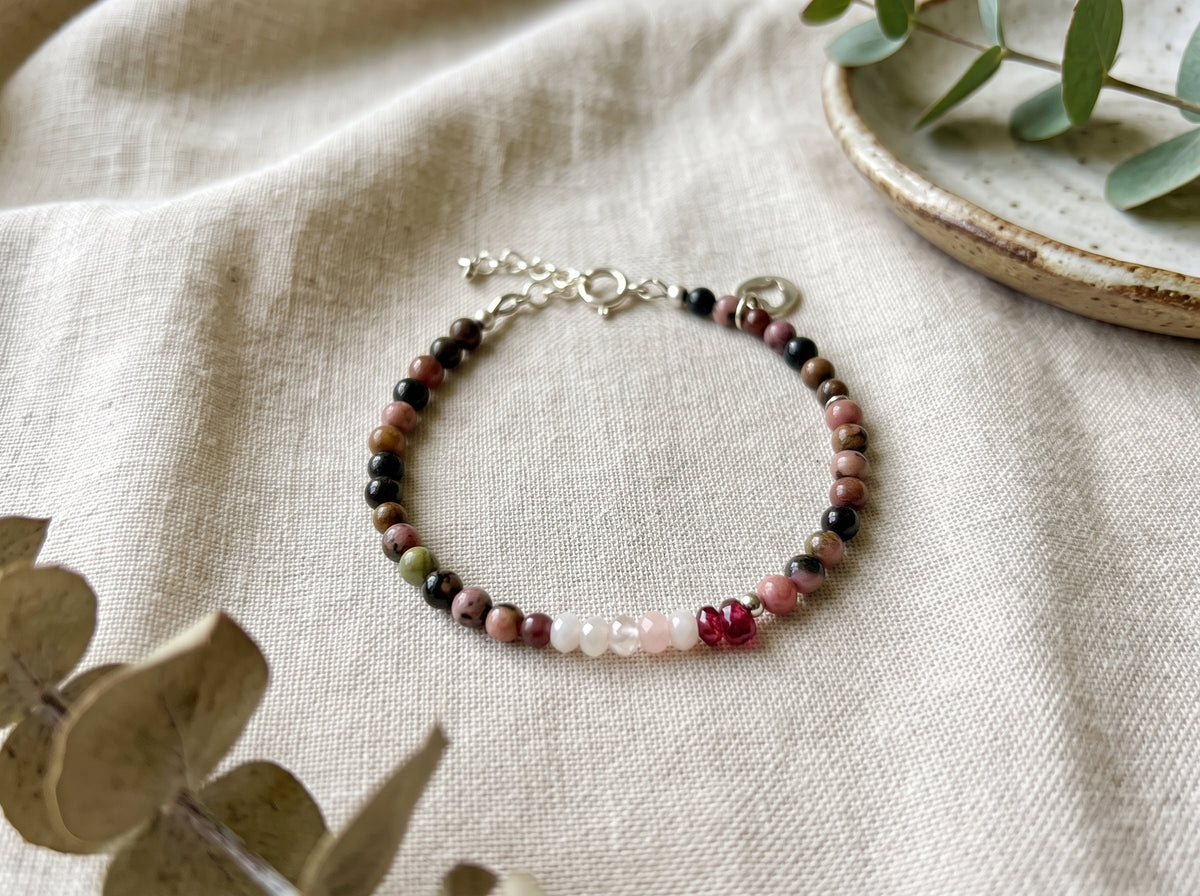Armband Quiet Sparkle, roze rhodoniet, granaat