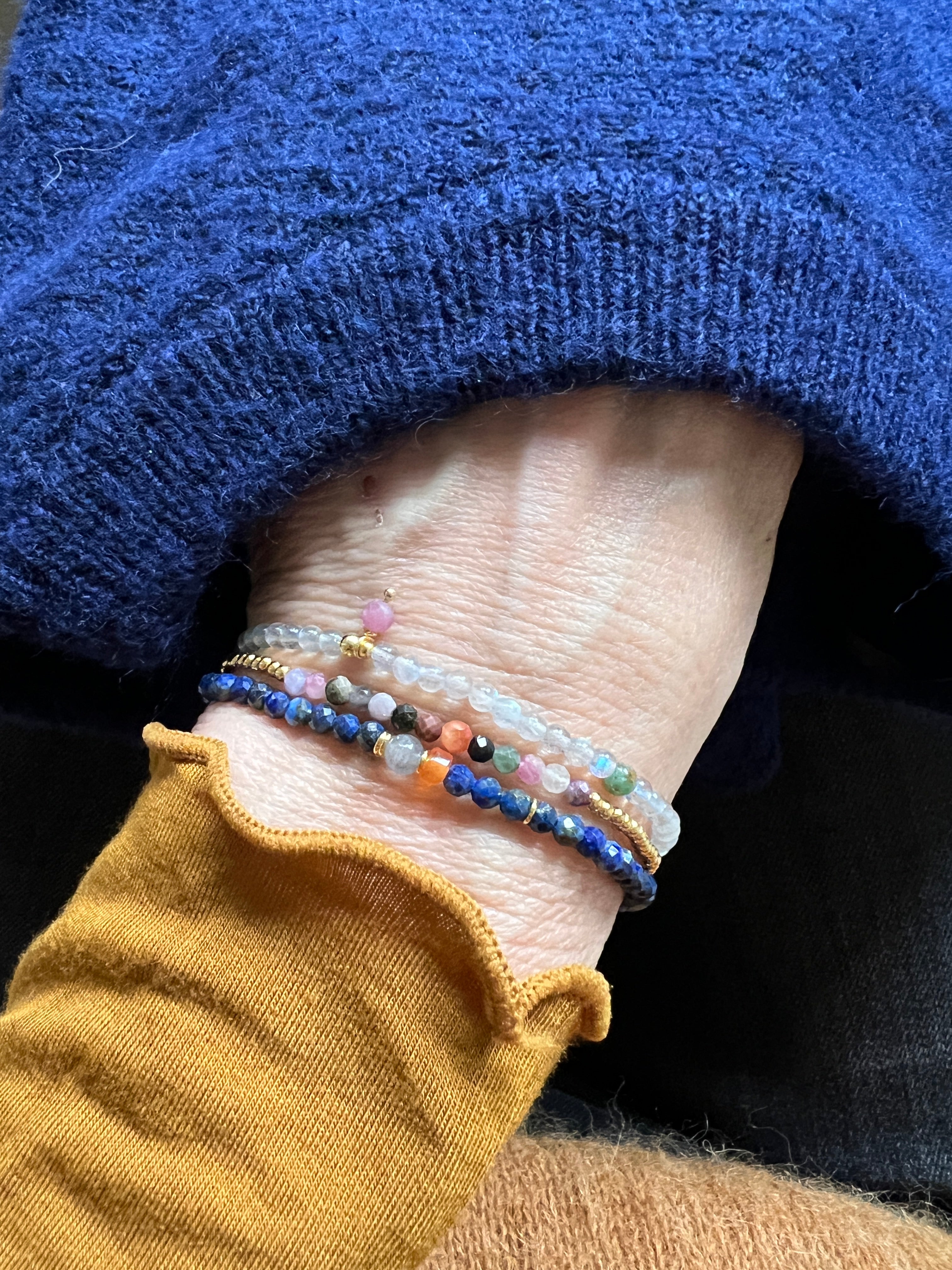 Jacky Moments: Truth, blauwe lapis lazuli