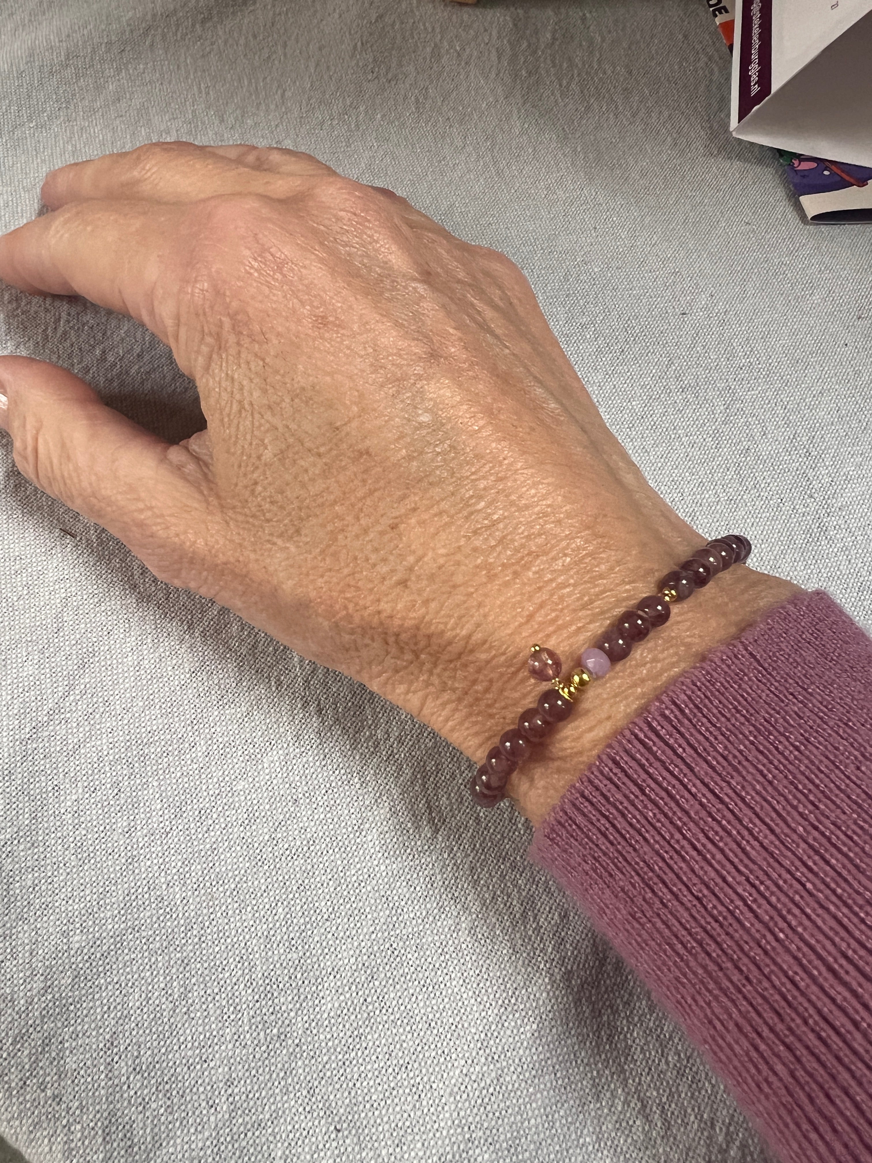 Jacky Moments: Decisions, lila lepidoliet