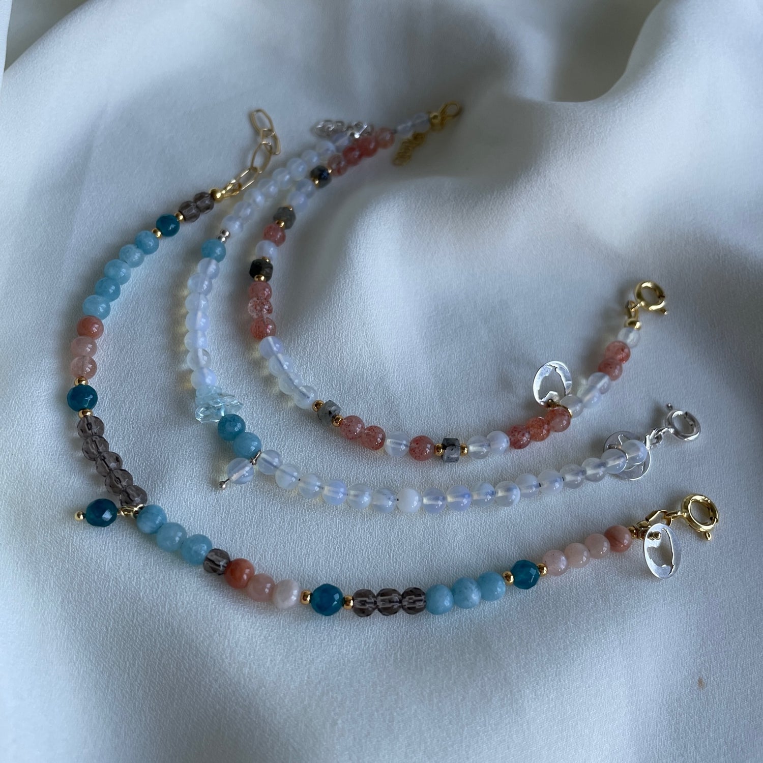 Armband Calmness, chalcedoon, rookkwarts, zonnesteen