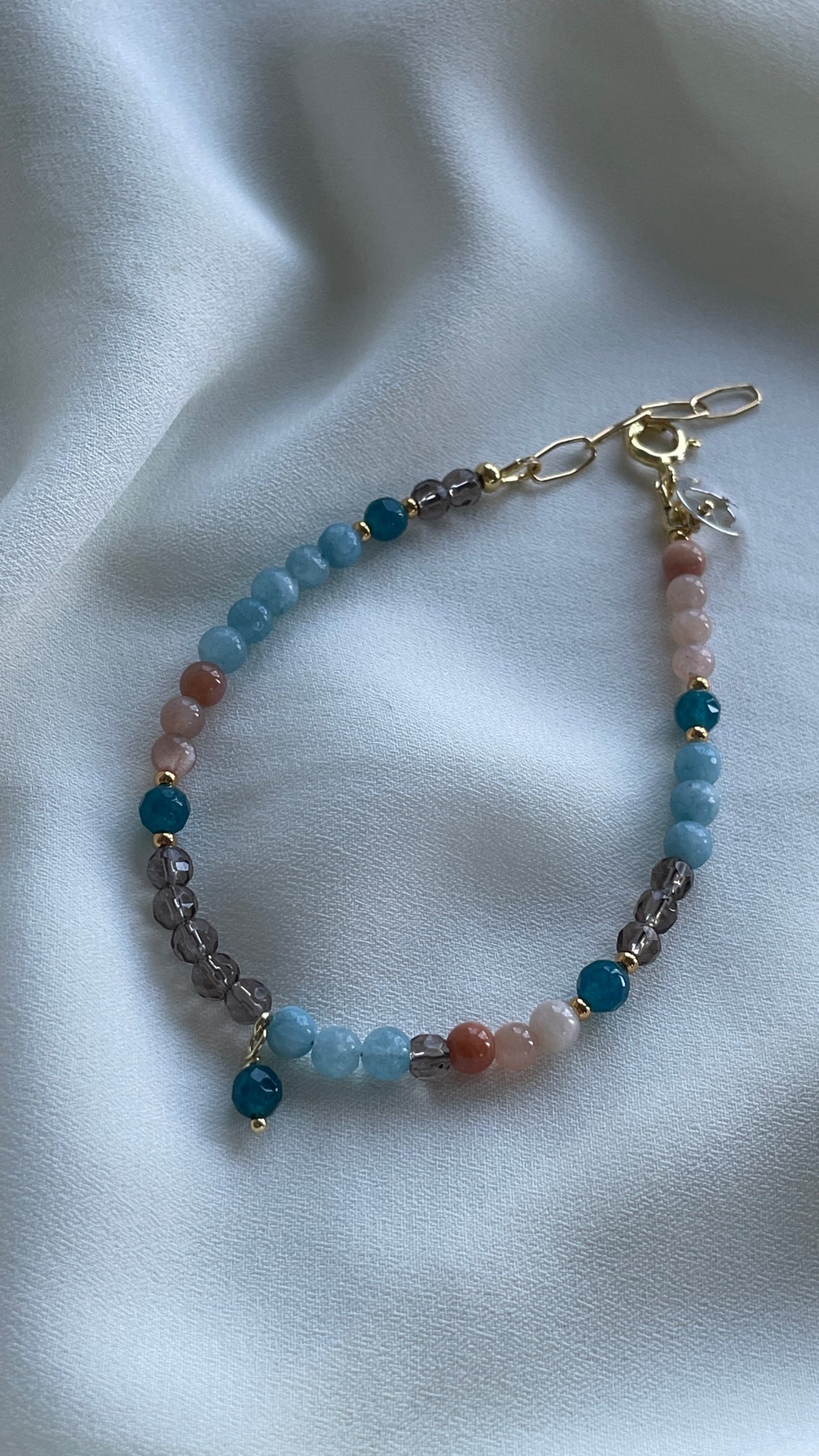 Armband Calmness, chalcedoon, rookkwarts, zonnesteen