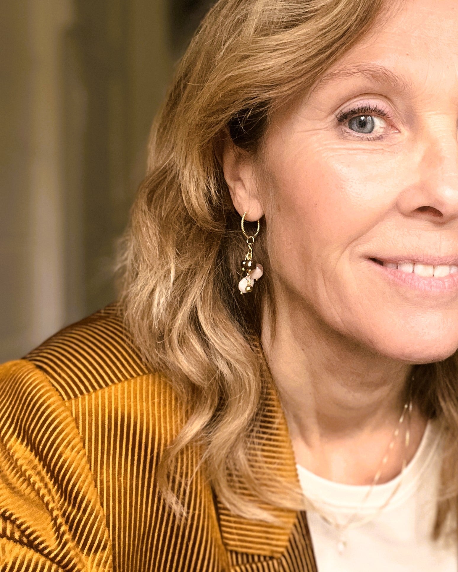 Oorbellen Smiling, bruine toermalijn, maansteen, zonnesteen, granaat