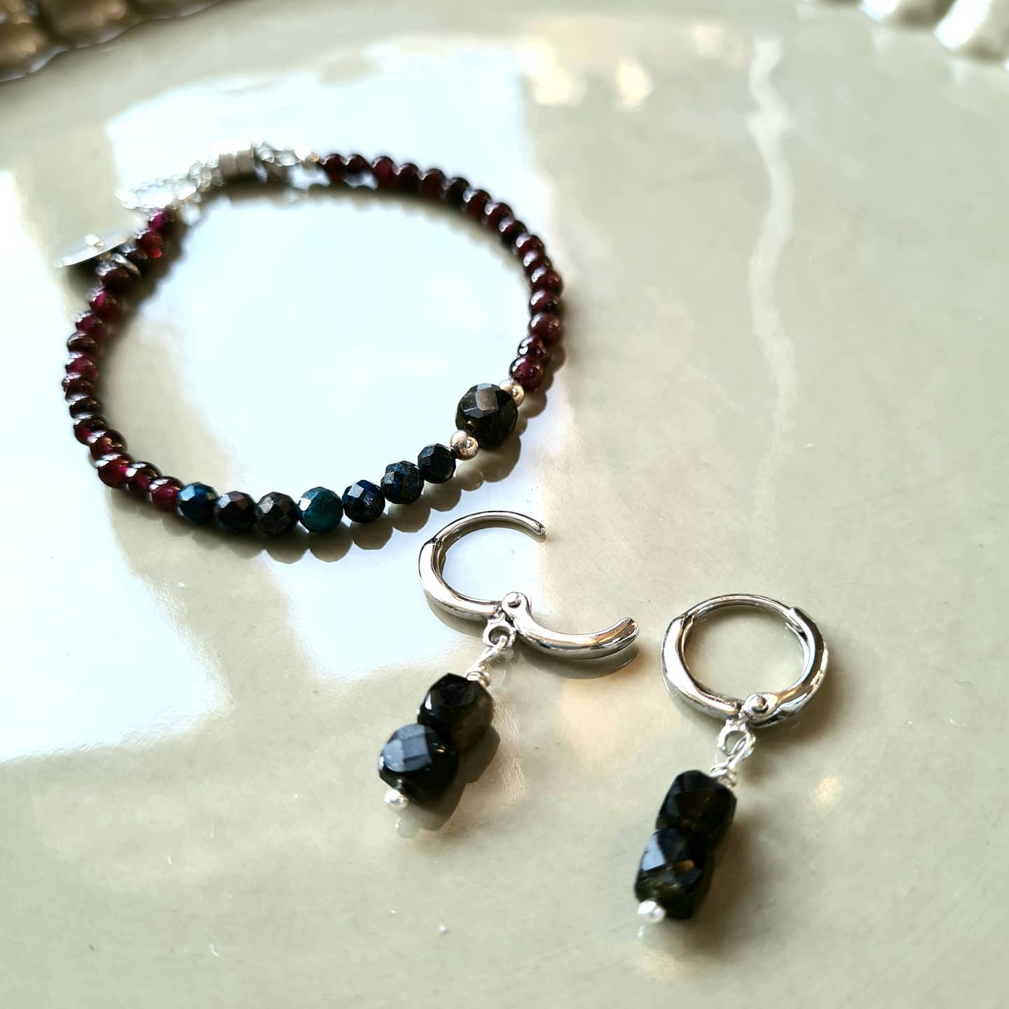 Oorringen Dark Sense, goud obsidiaan