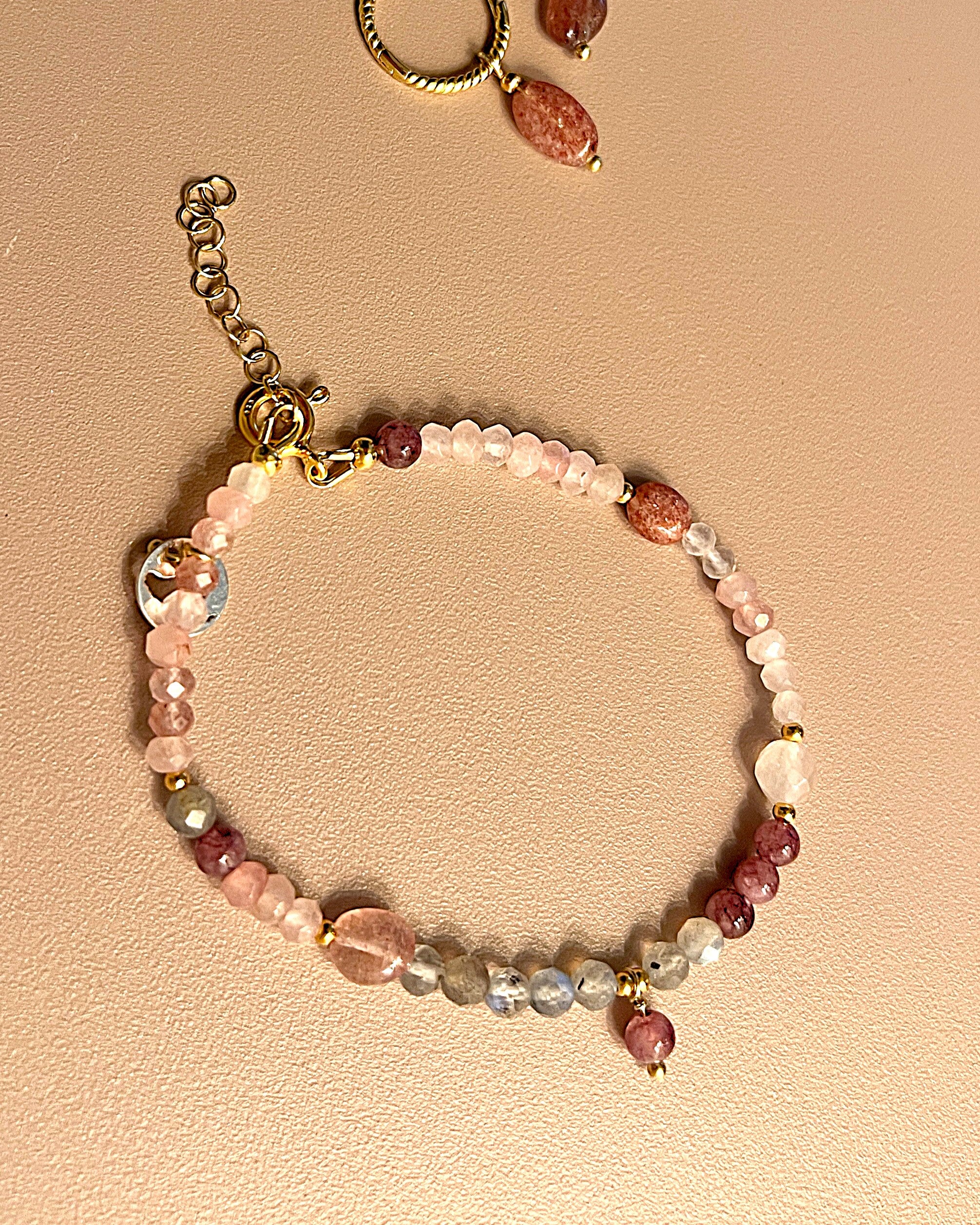 Armband Joyful, lepidoliet, aardbeienkwarts, rozekwarts en labradoriet