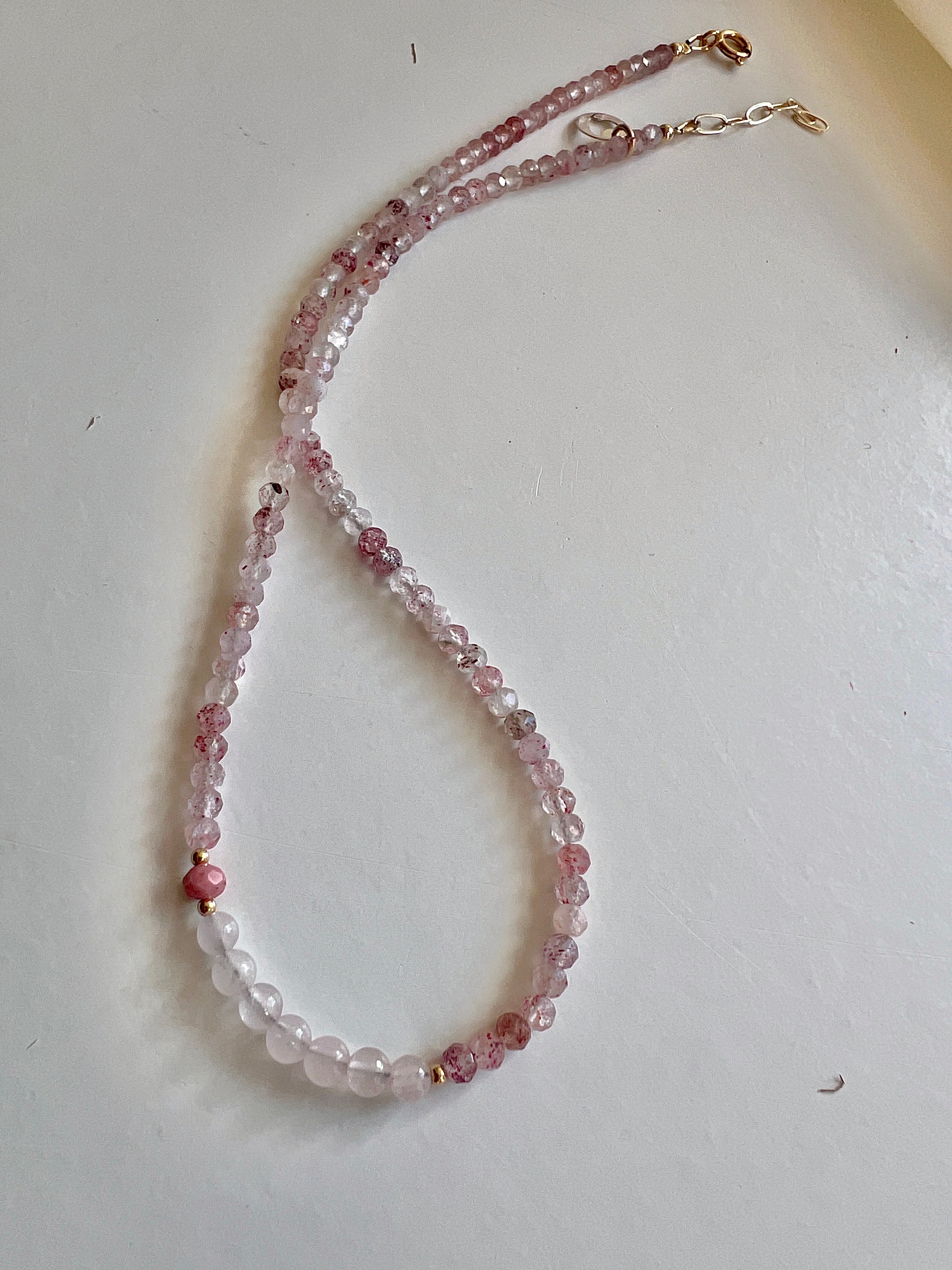 Ketting Joy, rozekwarts, aardbeienkwarts