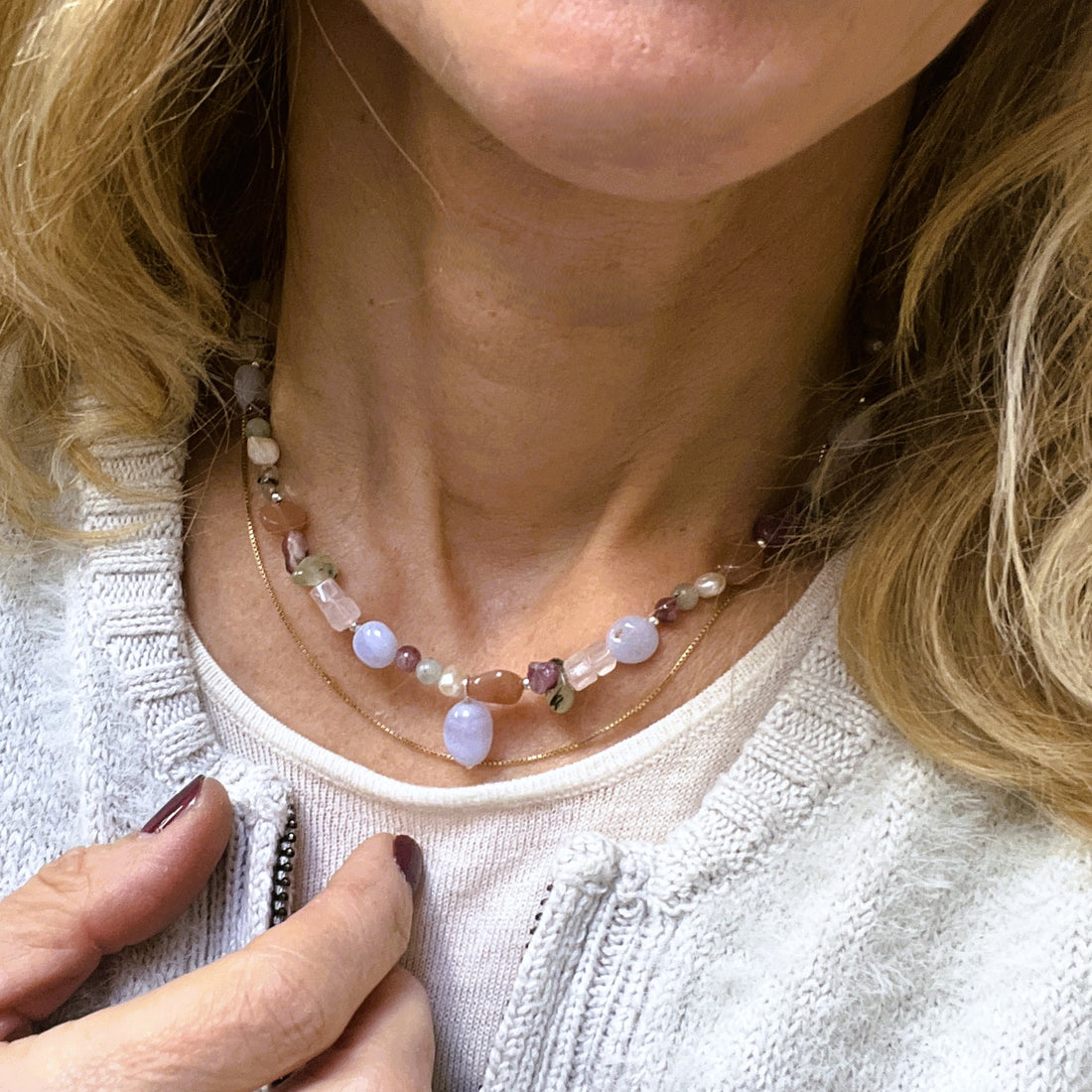 Ketting Whisper, chalcedoon, zonnesteen, parel, rozekwarts