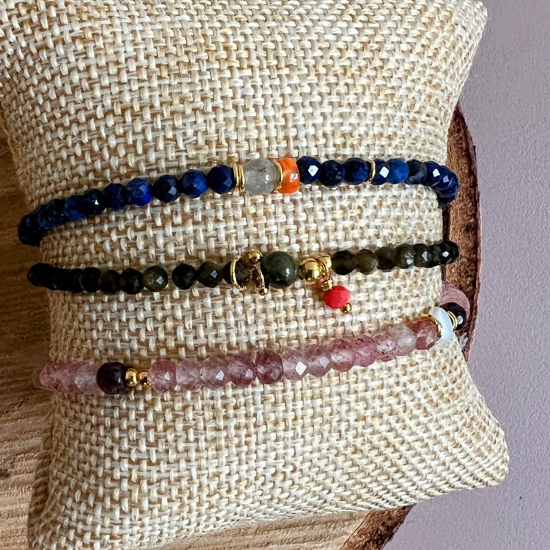 Jacky Moments: Truth, blauwe lapis lazuli