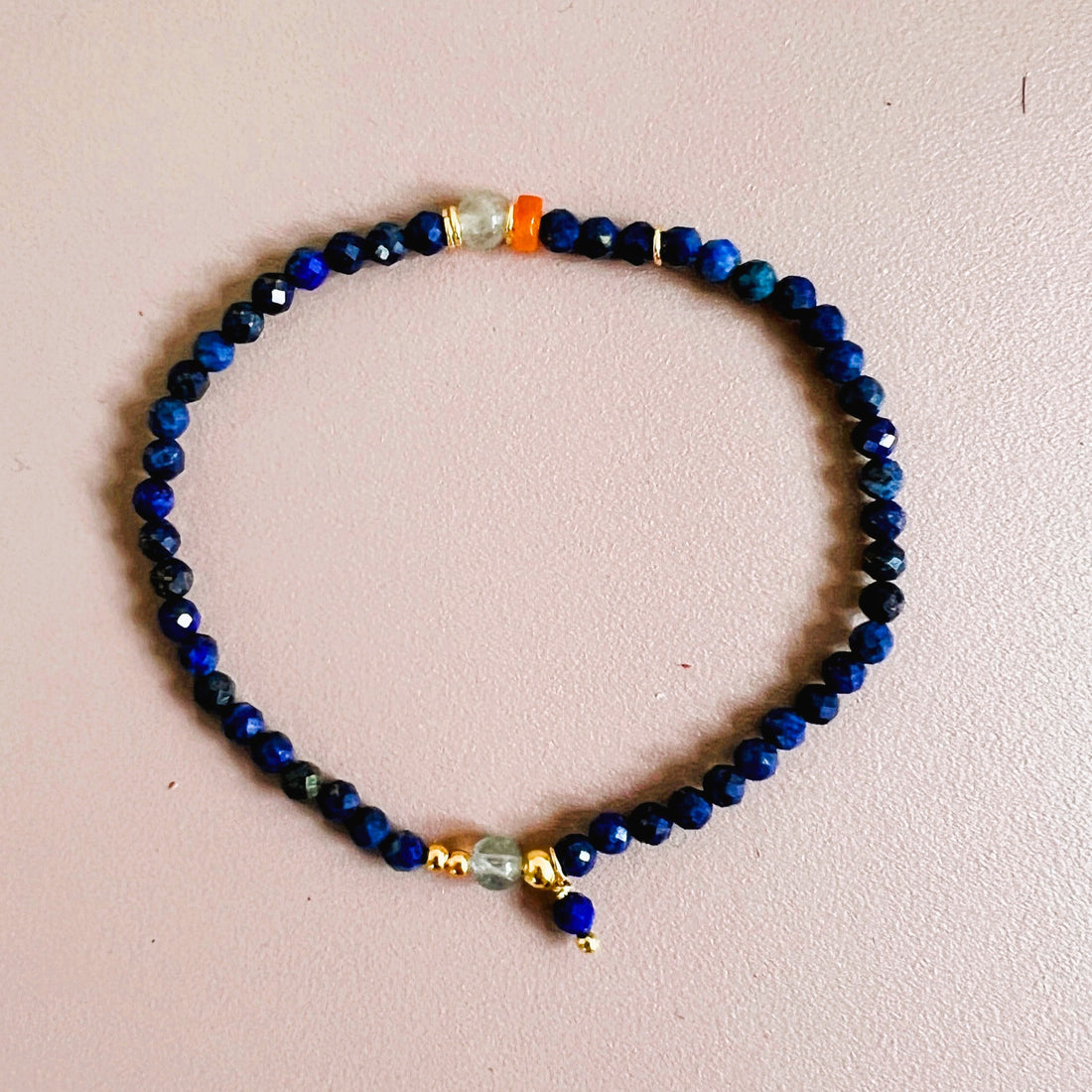 Jacky Moments: Truth, blauwe lapis lazuli