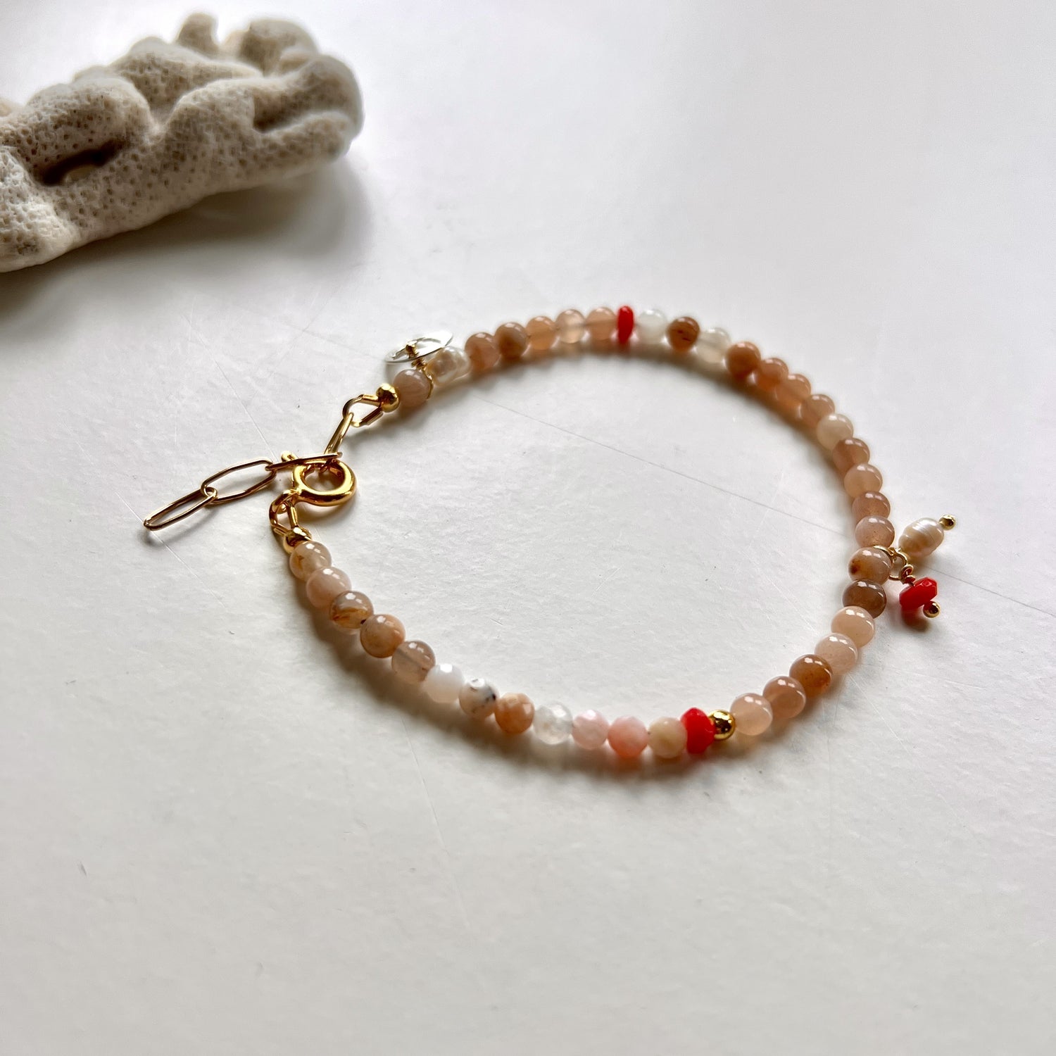 Armband Endless Story, met zonnesteen, opaal, koraal