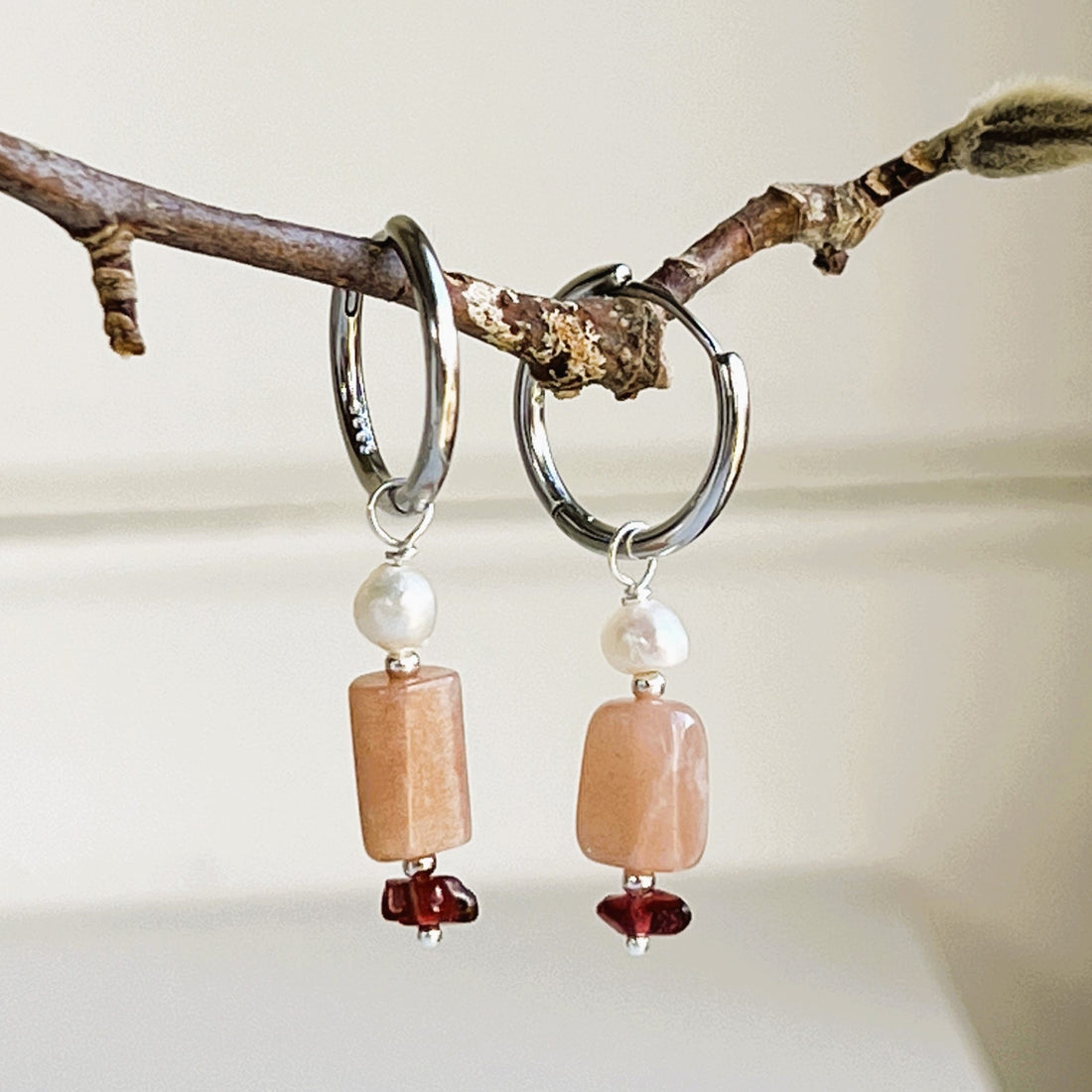 Oorbellen Soft Whisper, zonnesteen, granaat, parel