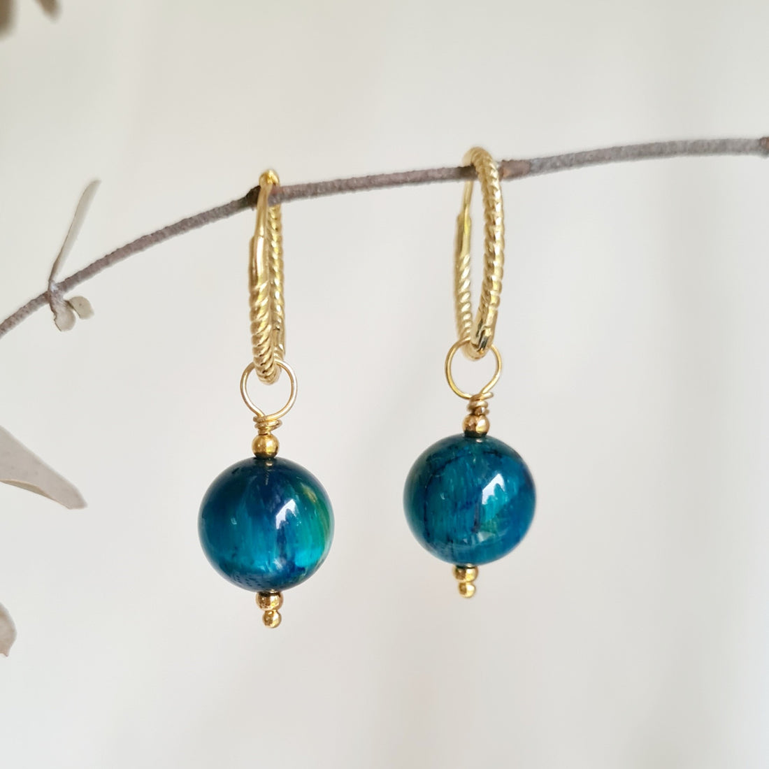 Oorbellen True Paradise, gekleurd blauw-groen tijgeroog