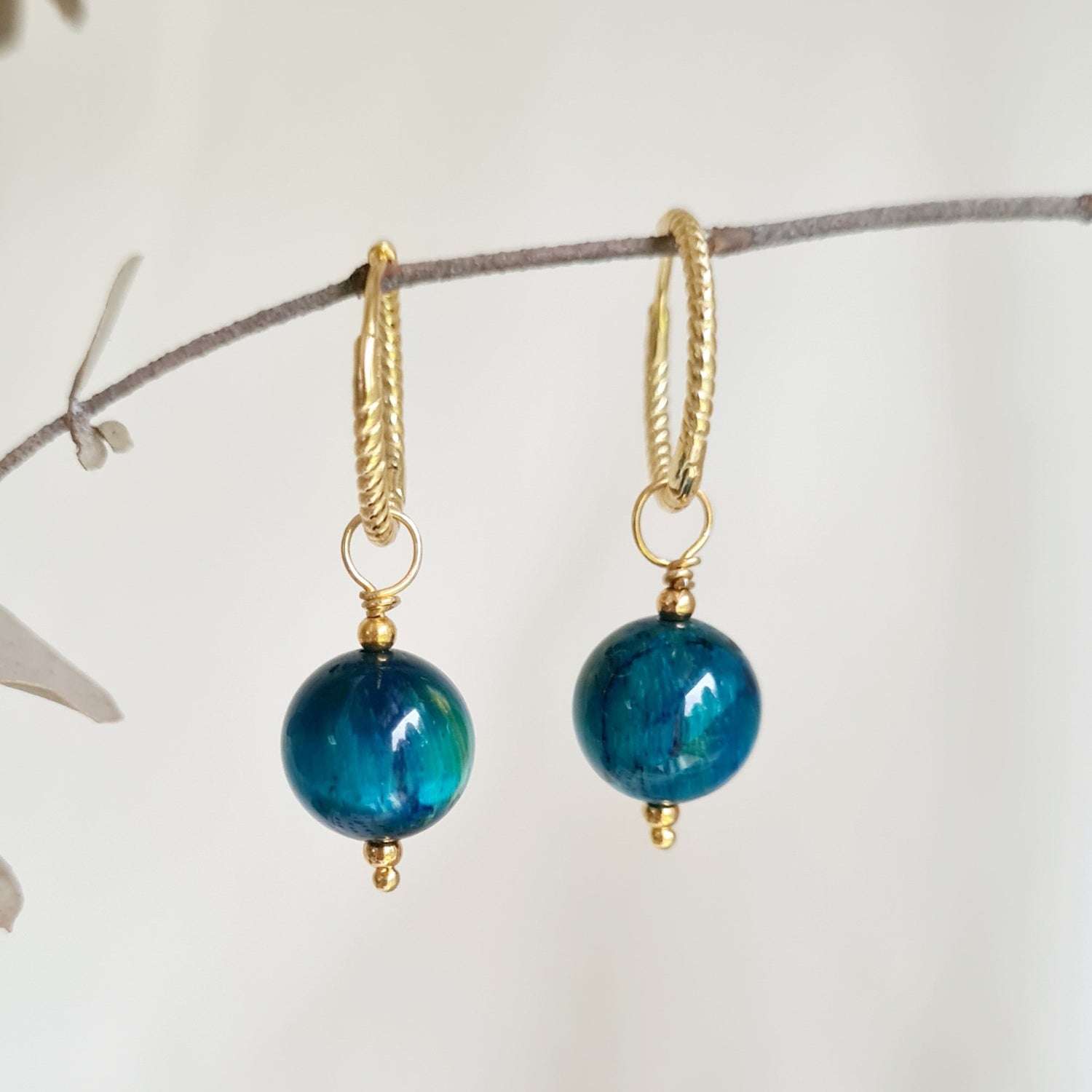 Oorbellen True Paradise, gekleurd blauw-groen tijgeroog