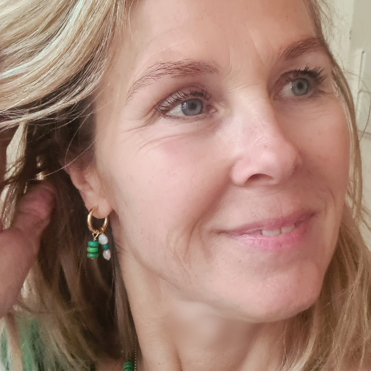 Oorringen Green Dreams, chrysocolla, parel