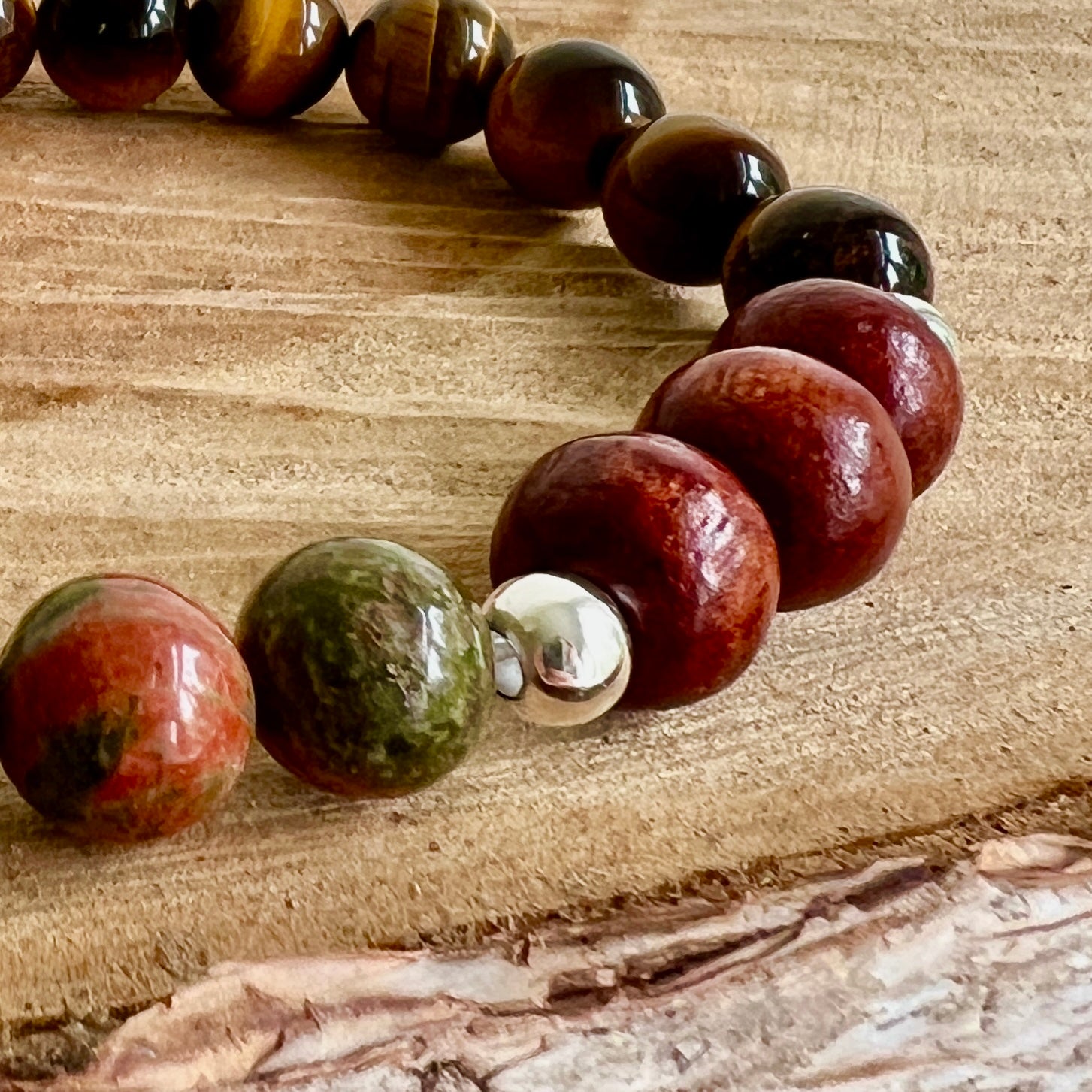 Unisex armband Hidden Trees, tijgeroog, groene unakiet, hout