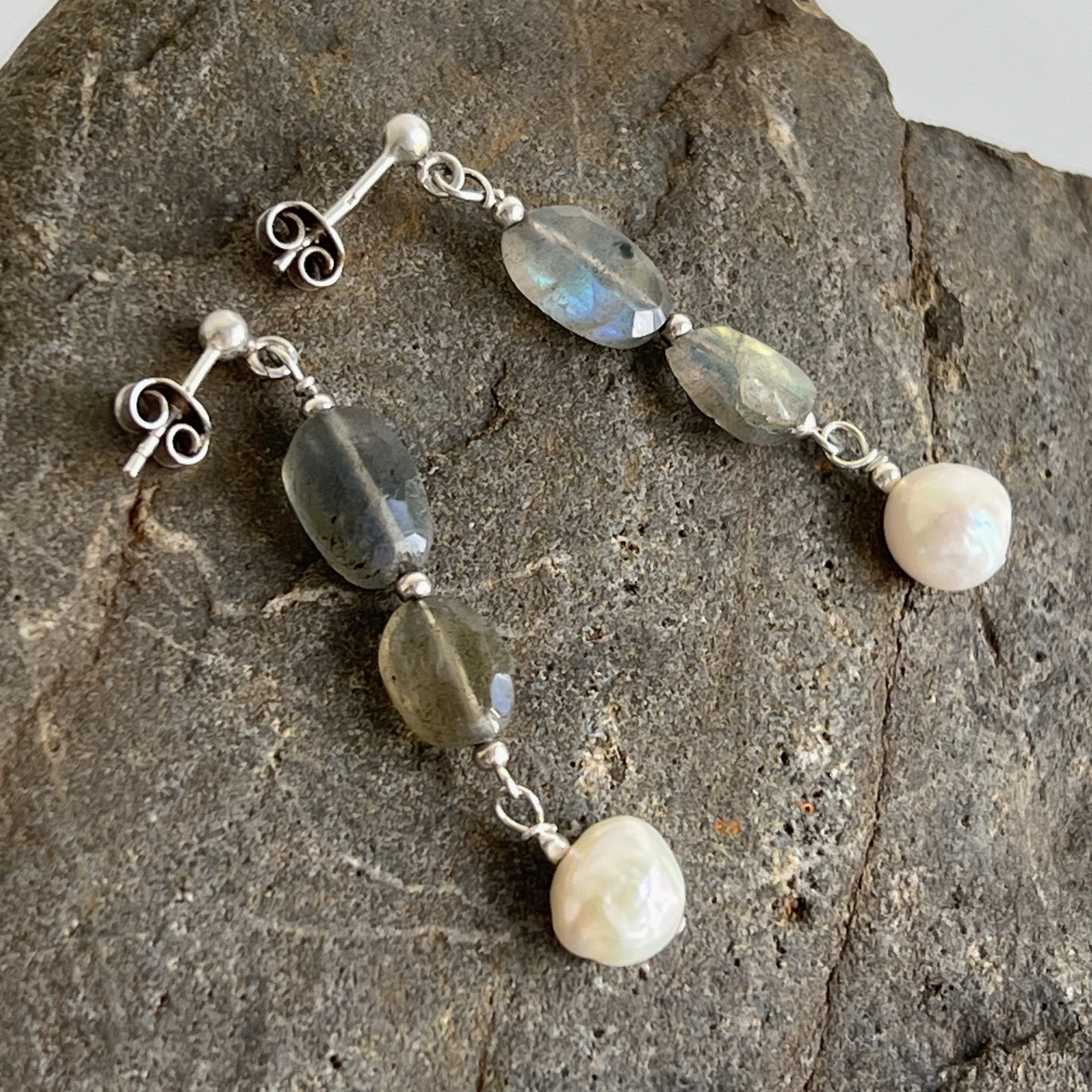 Oorbellen So True, labradoriet, parel