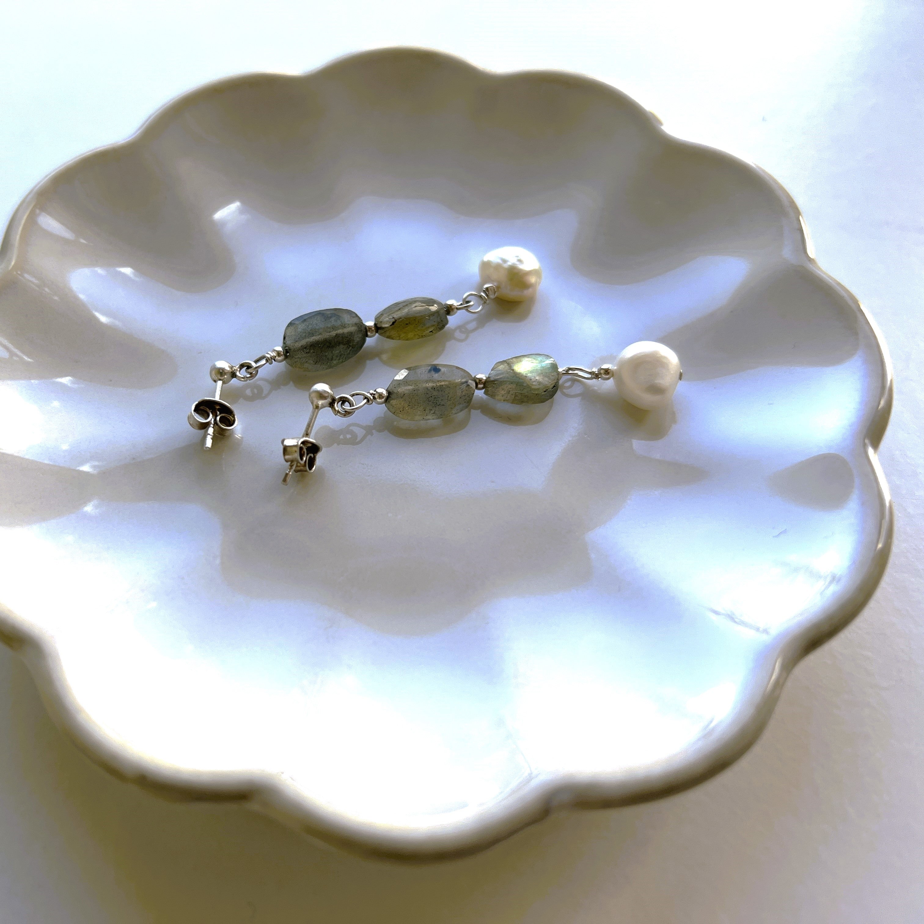 Oorbellen So True, labradoriet, parel