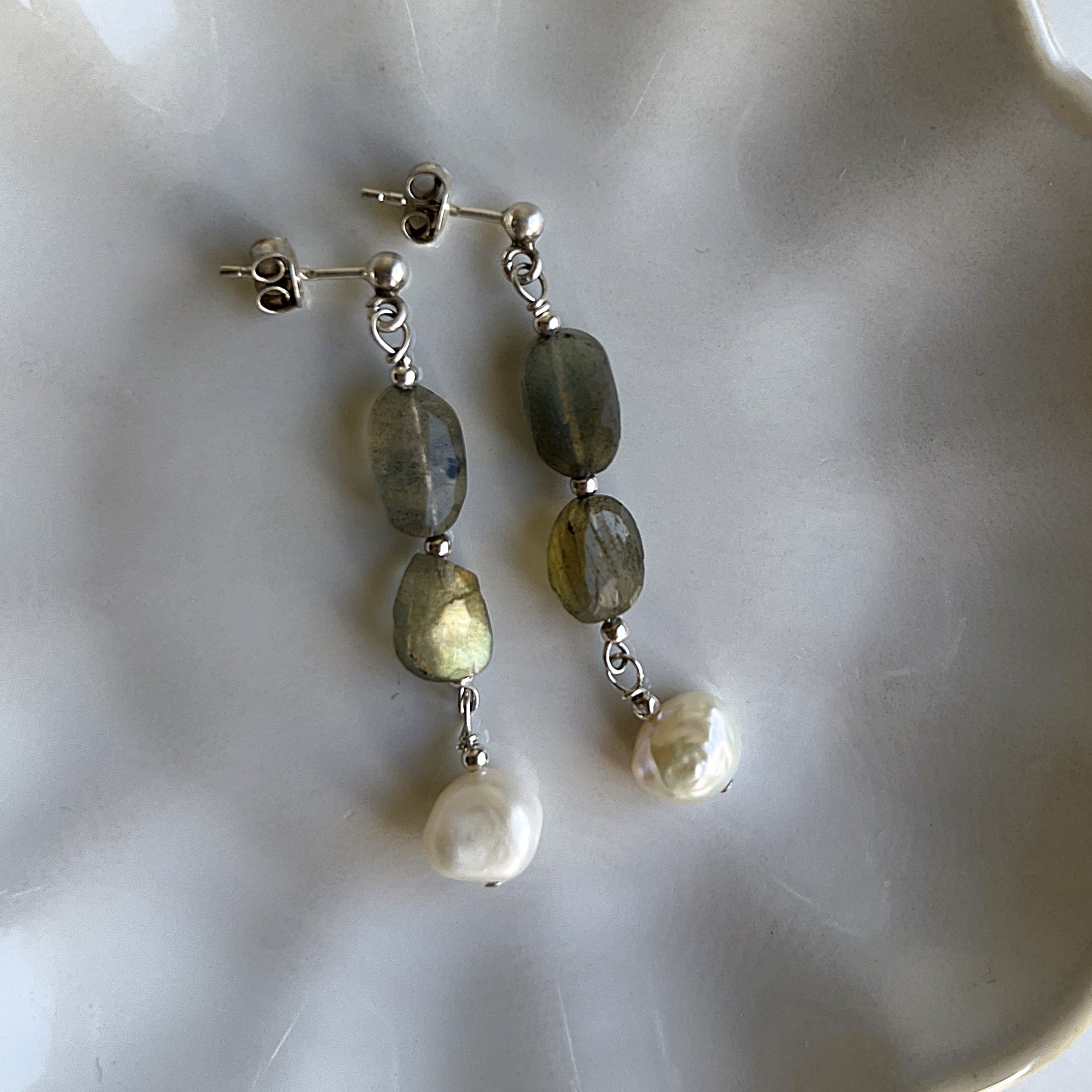 Oorbellen So True, labradoriet, parel