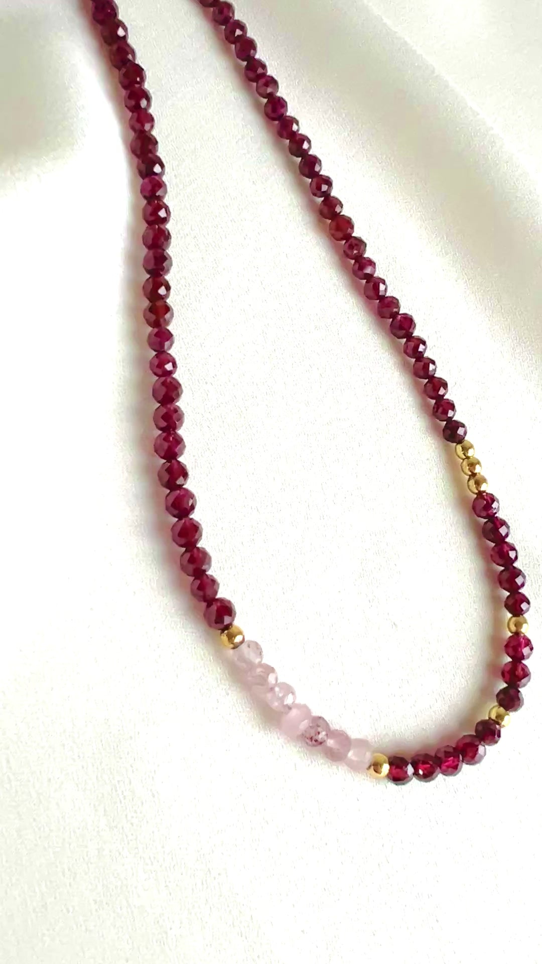 Ketting Kracht & Moed,  granaat en rozekwarts