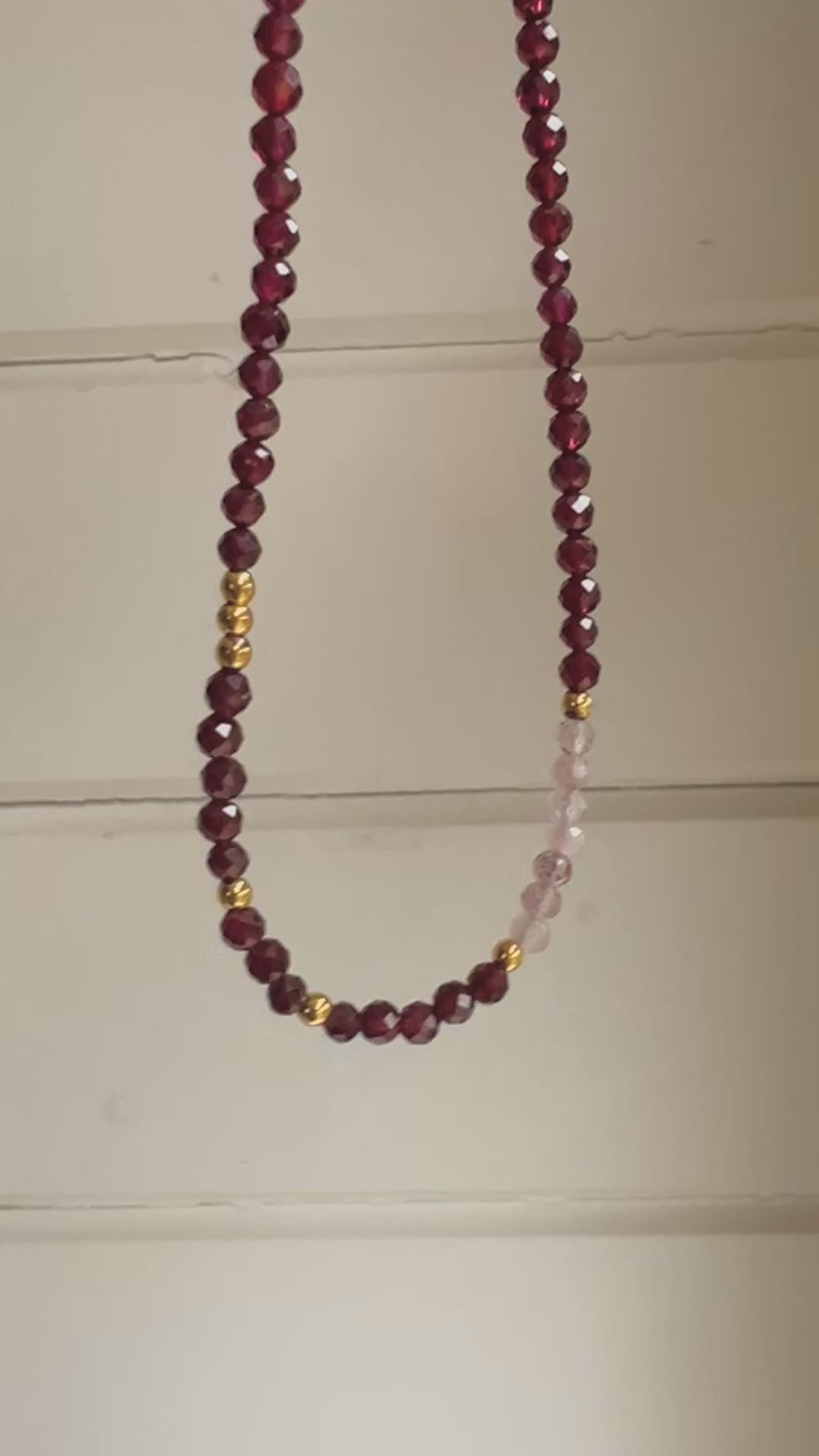 Ketting Kracht & Moed,  granaat en rozekwarts