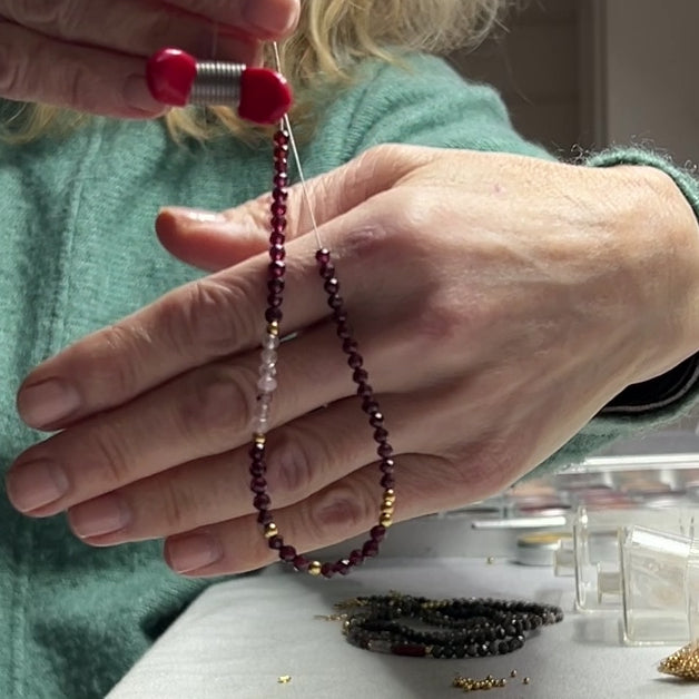 Ketting Kracht & Moed,  granaat en rozekwarts