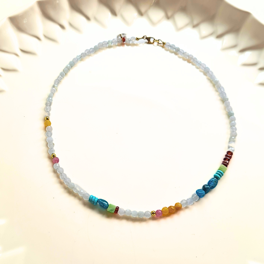 Ketting Soft Voice, aquamarijn, apatiet, carneool, toermalijn, jade