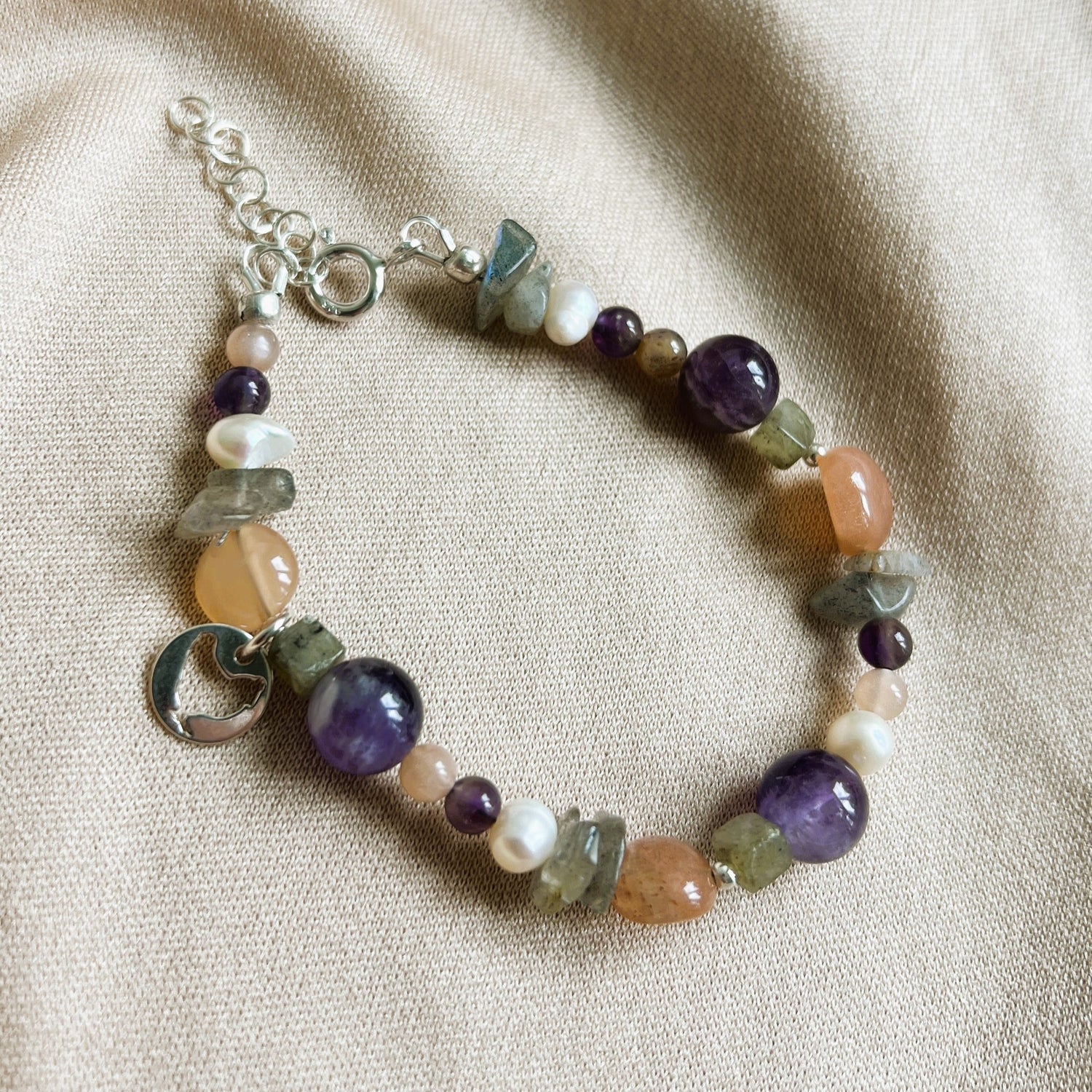 Armband Sundance, amethist, zonnesteen, labradoriet, parel