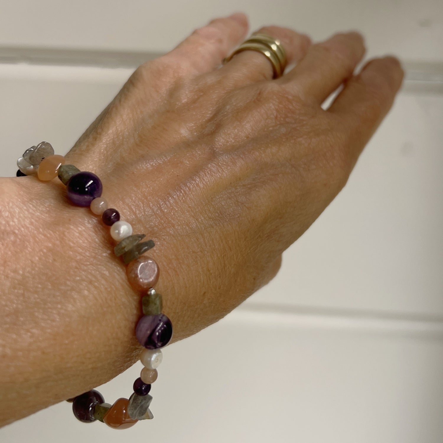 Armband Sundance, amethist, zonnesteen, labradoriet, parel