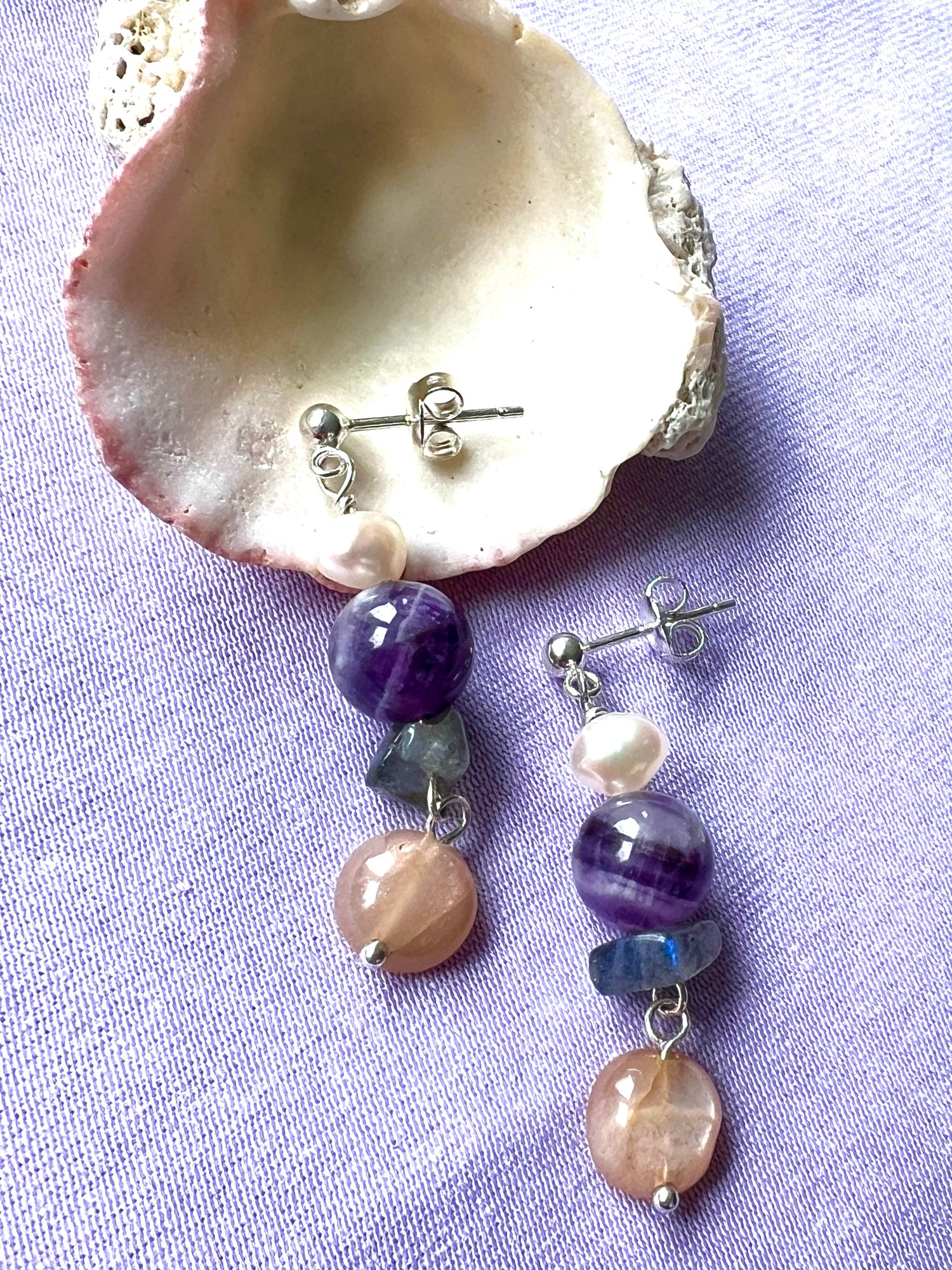 Oorbellen Sundance, amethist, zonnesteen, parel, labradoriet,