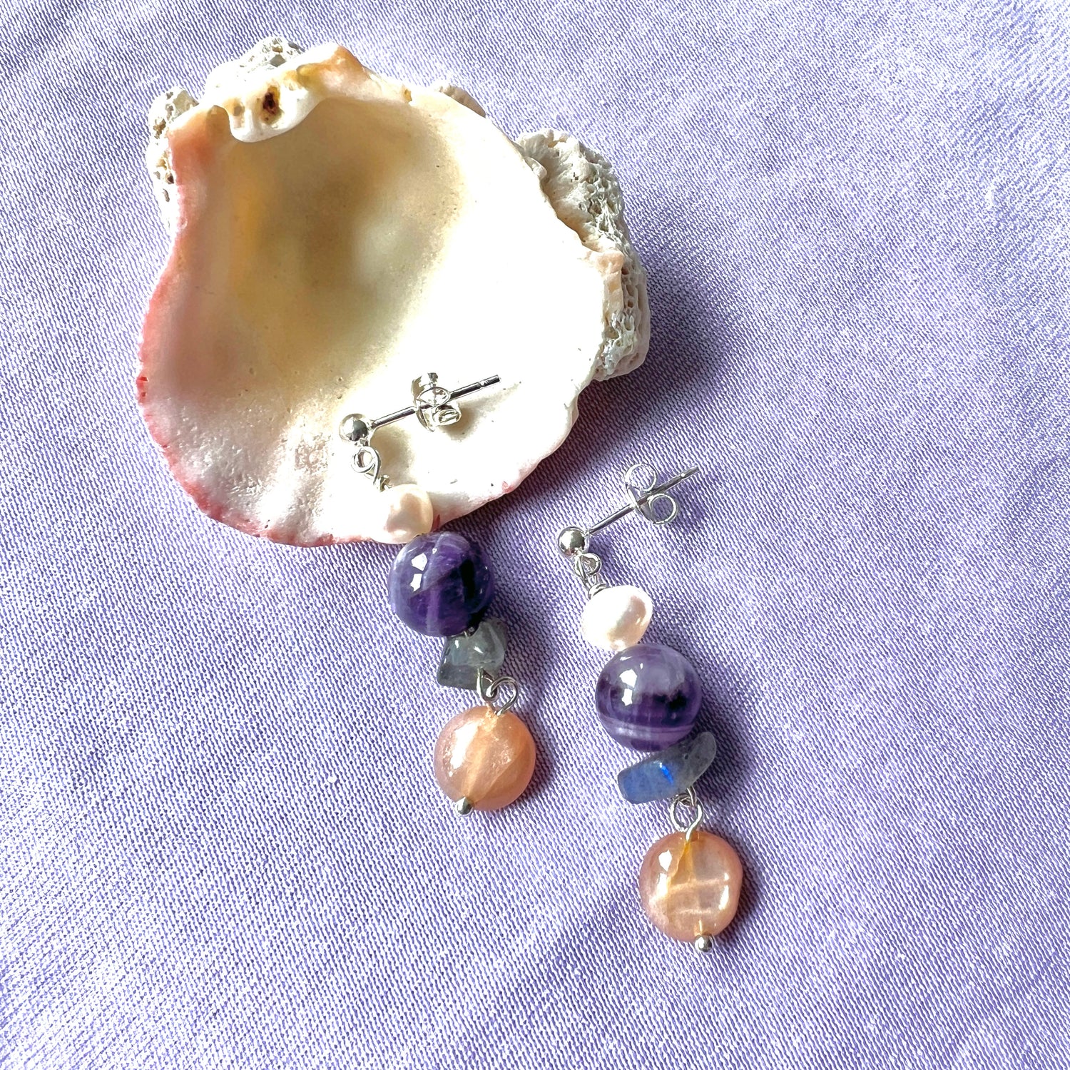 Oorbellen Sundance, amethist, zonnesteen, parel, labradoriet,
