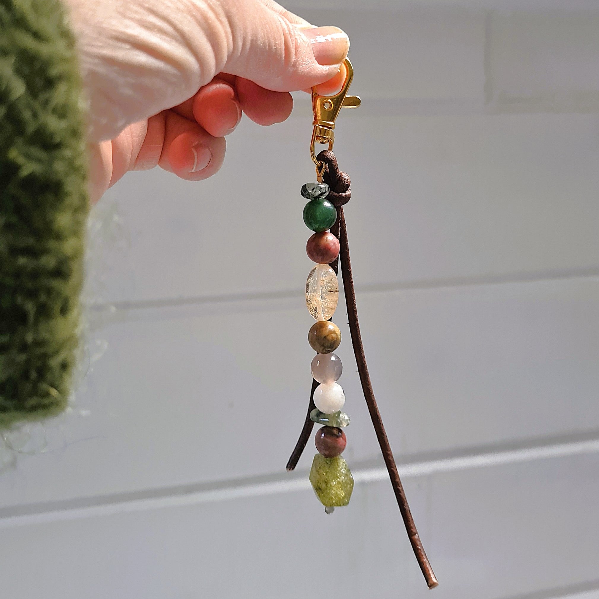 Tassenhanger Open View, rhodoniet, groene bergkristal