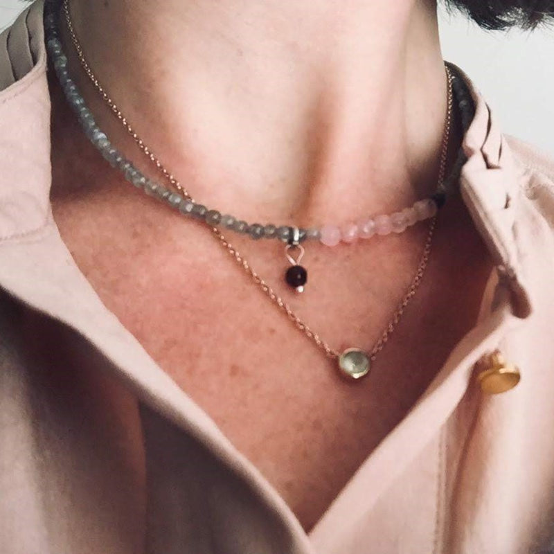 Set oorknopjes & ketting Soft Velvet, labradoriet en granaat
