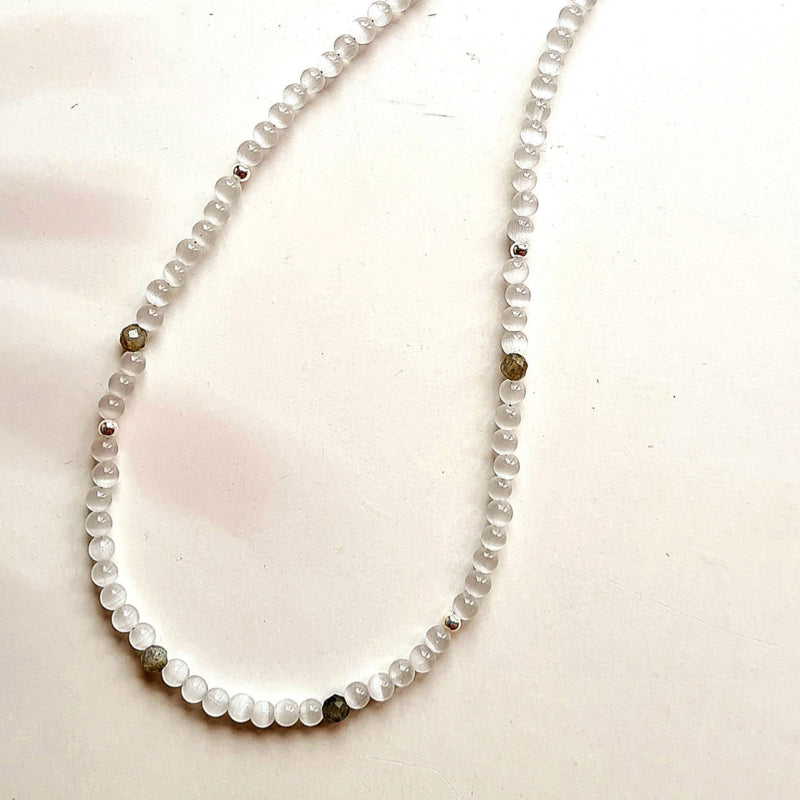 Ketting White Kitten, labradoriet en wit kattenoog